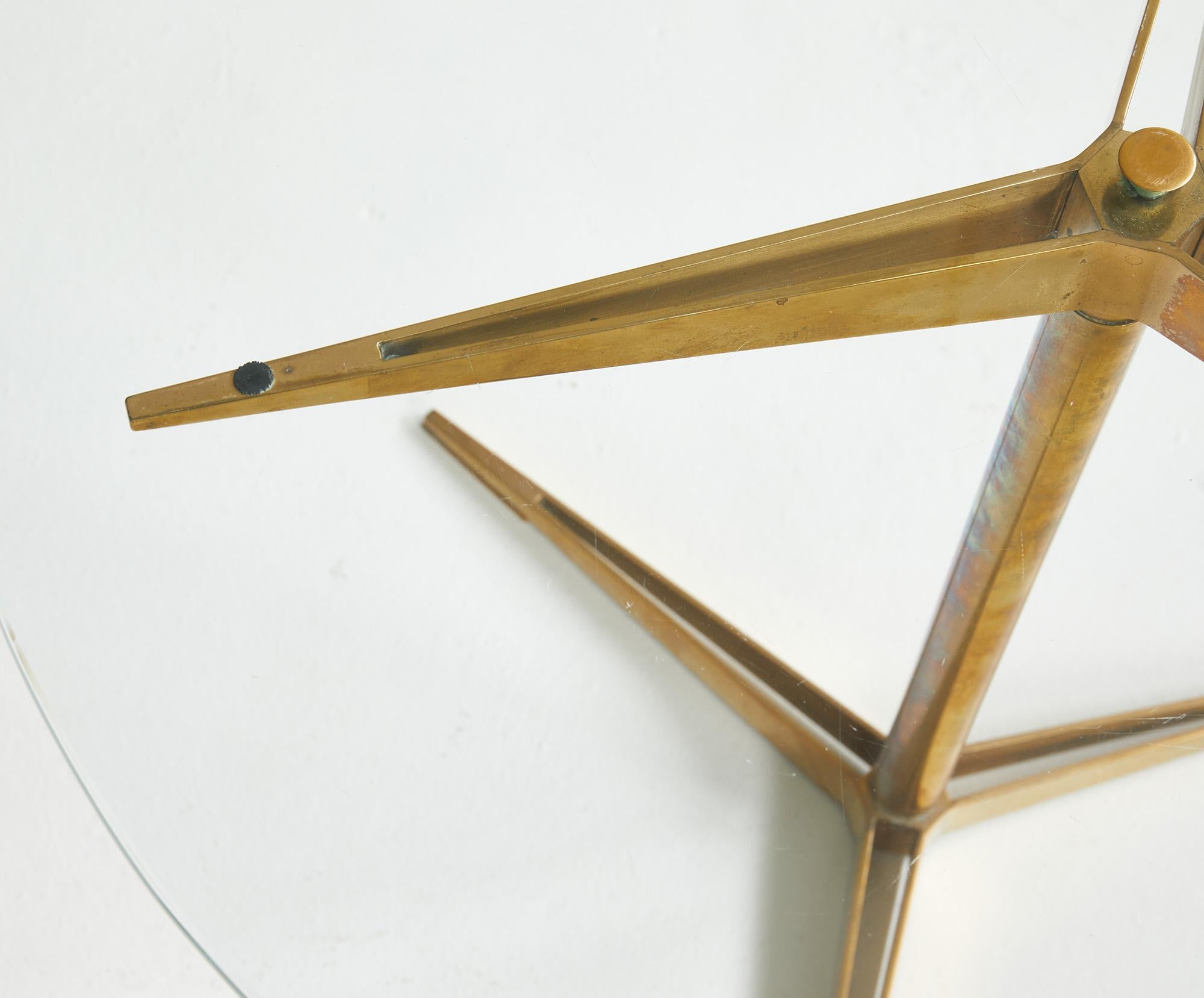 Brass Mid-Century modern brass and tempered glass tripod table model 1128 by Gio Ponti For Sale