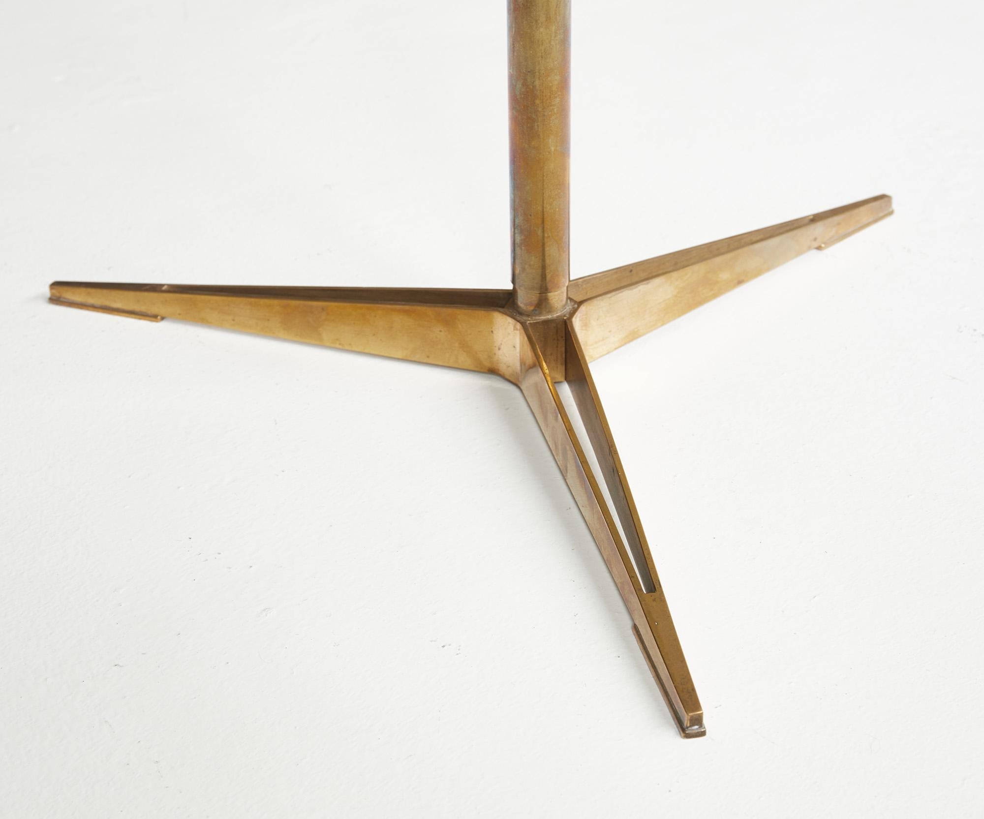 Mid-Century modern brass and tempered glass tripod table model 1128 by Gio Ponti 1