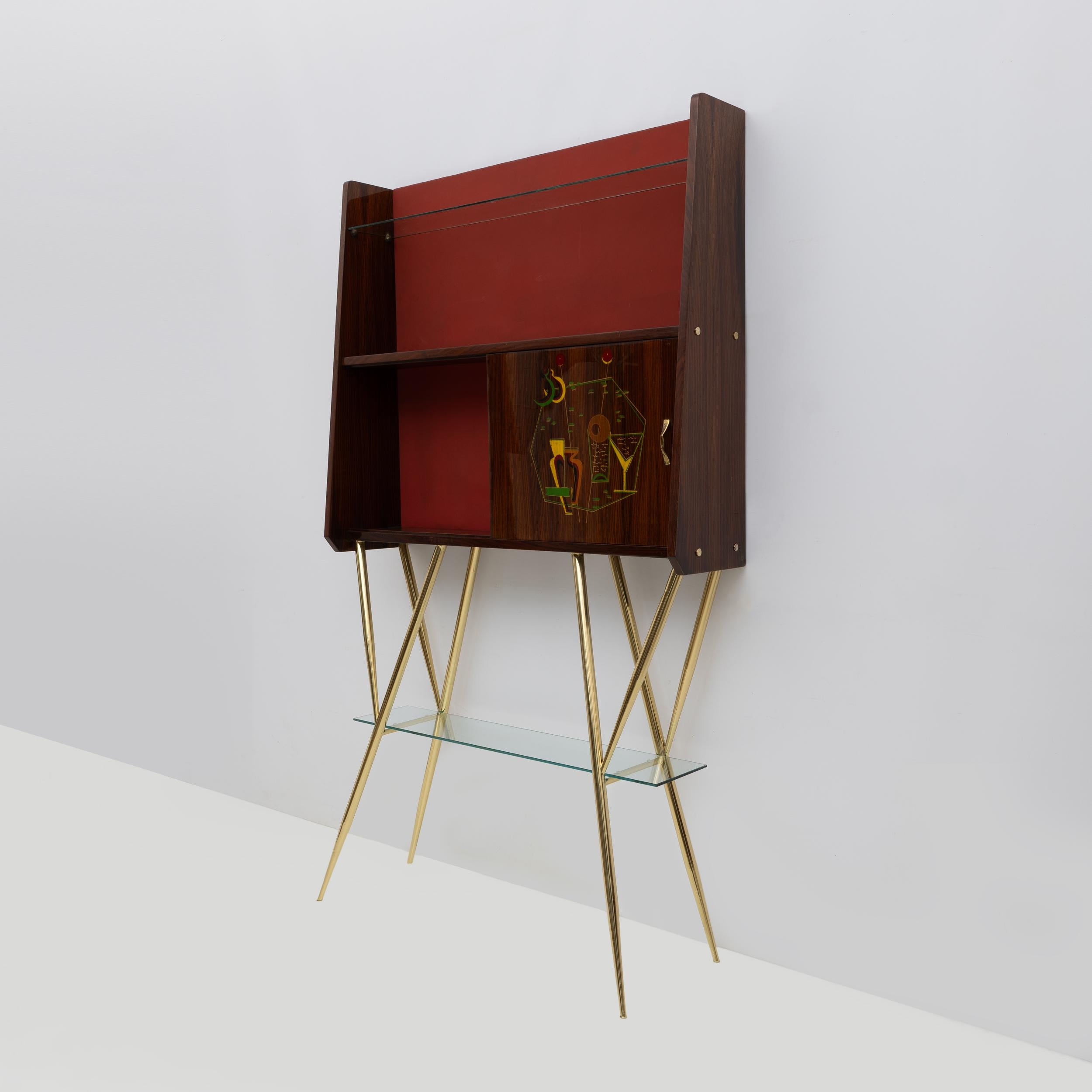 Mobile bar moderno di metà secolo in ottone e noce con 2 sgabelli, Italia, anni '50 in vendita 4