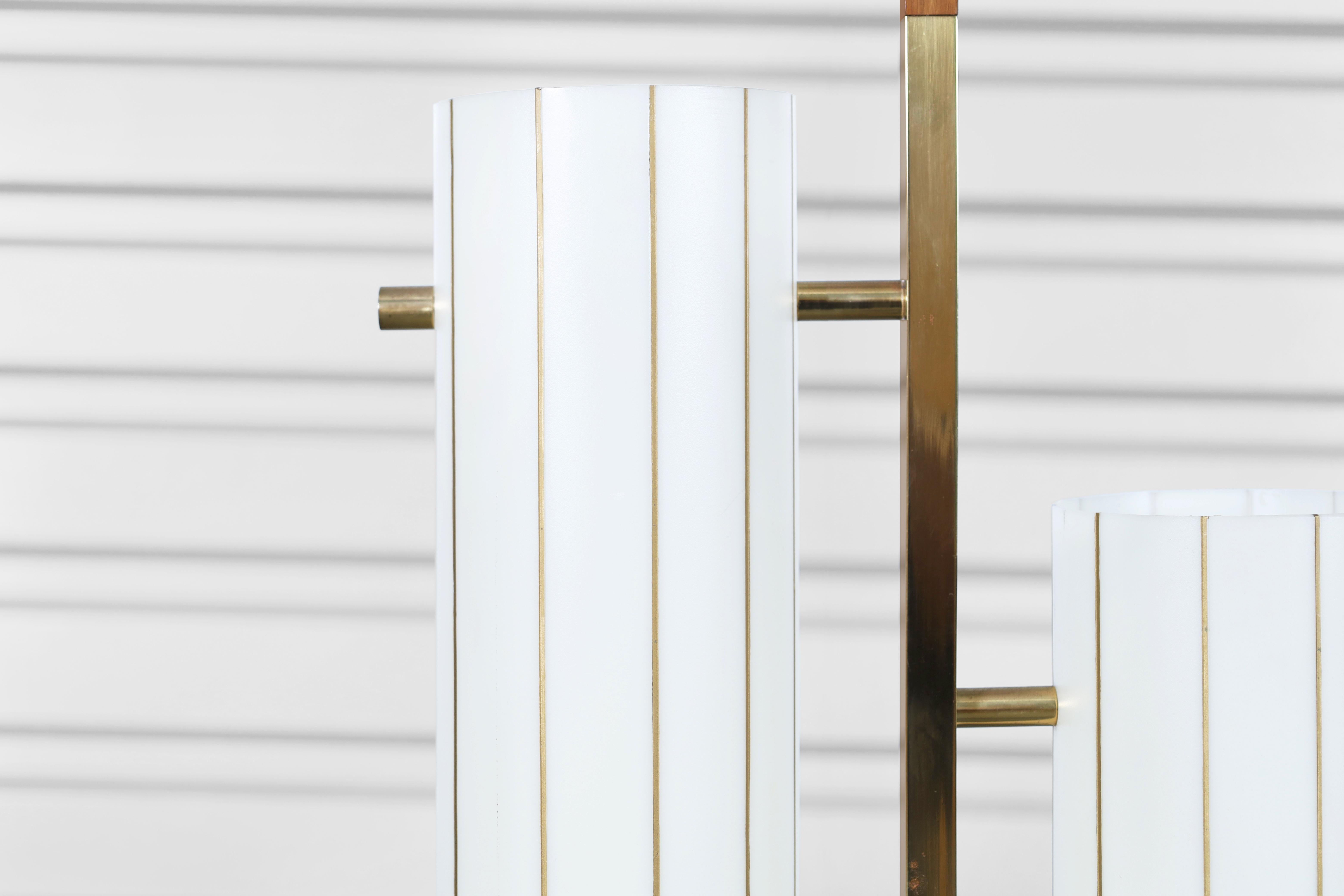 Mid-Century Modern Brass and Walnut Floor Lamp In Good Condition For Sale In North Hollywood, CA