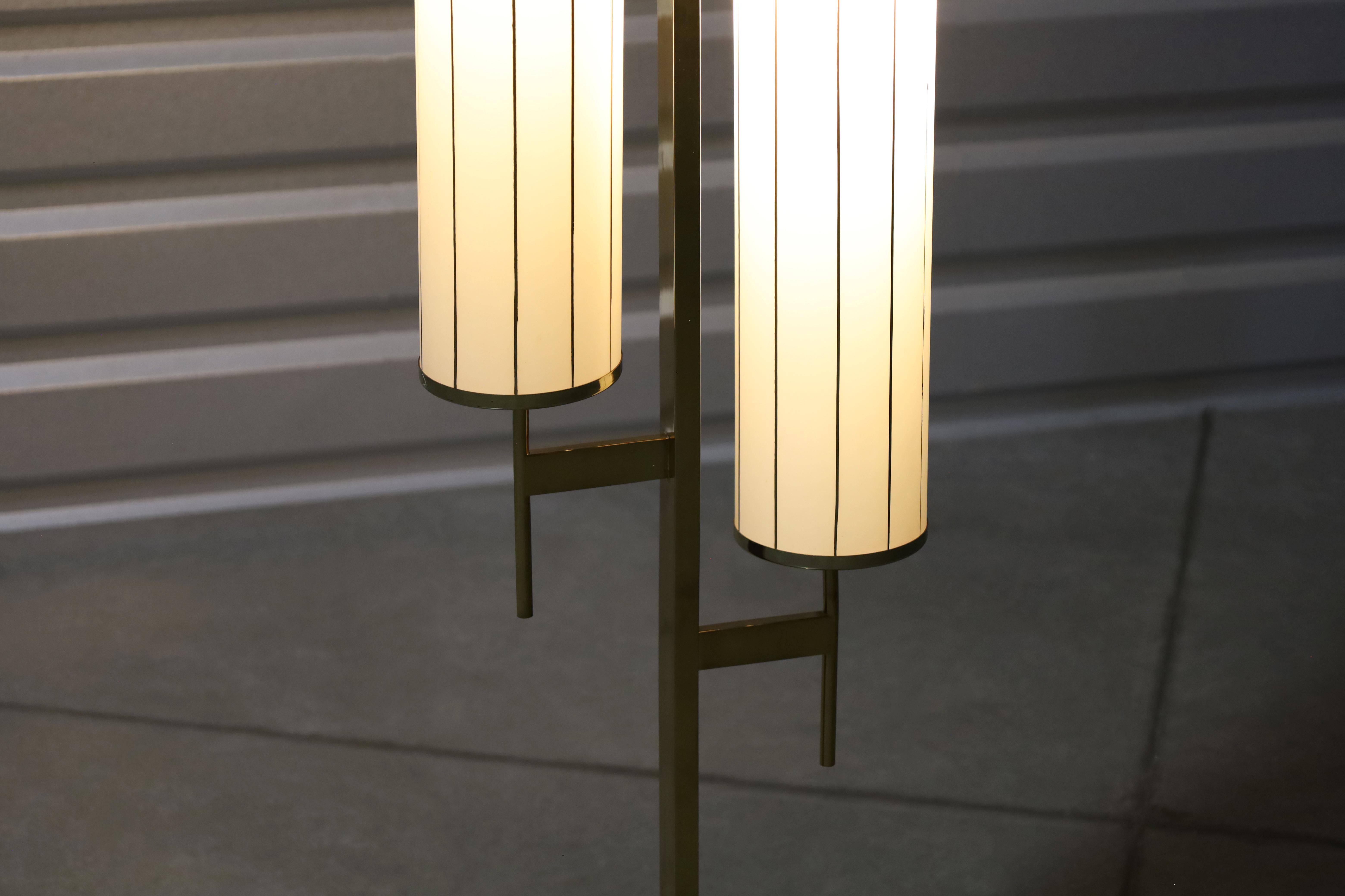 Mid-Century Modern Brass and Walnut Floor Lamp For Sale 4