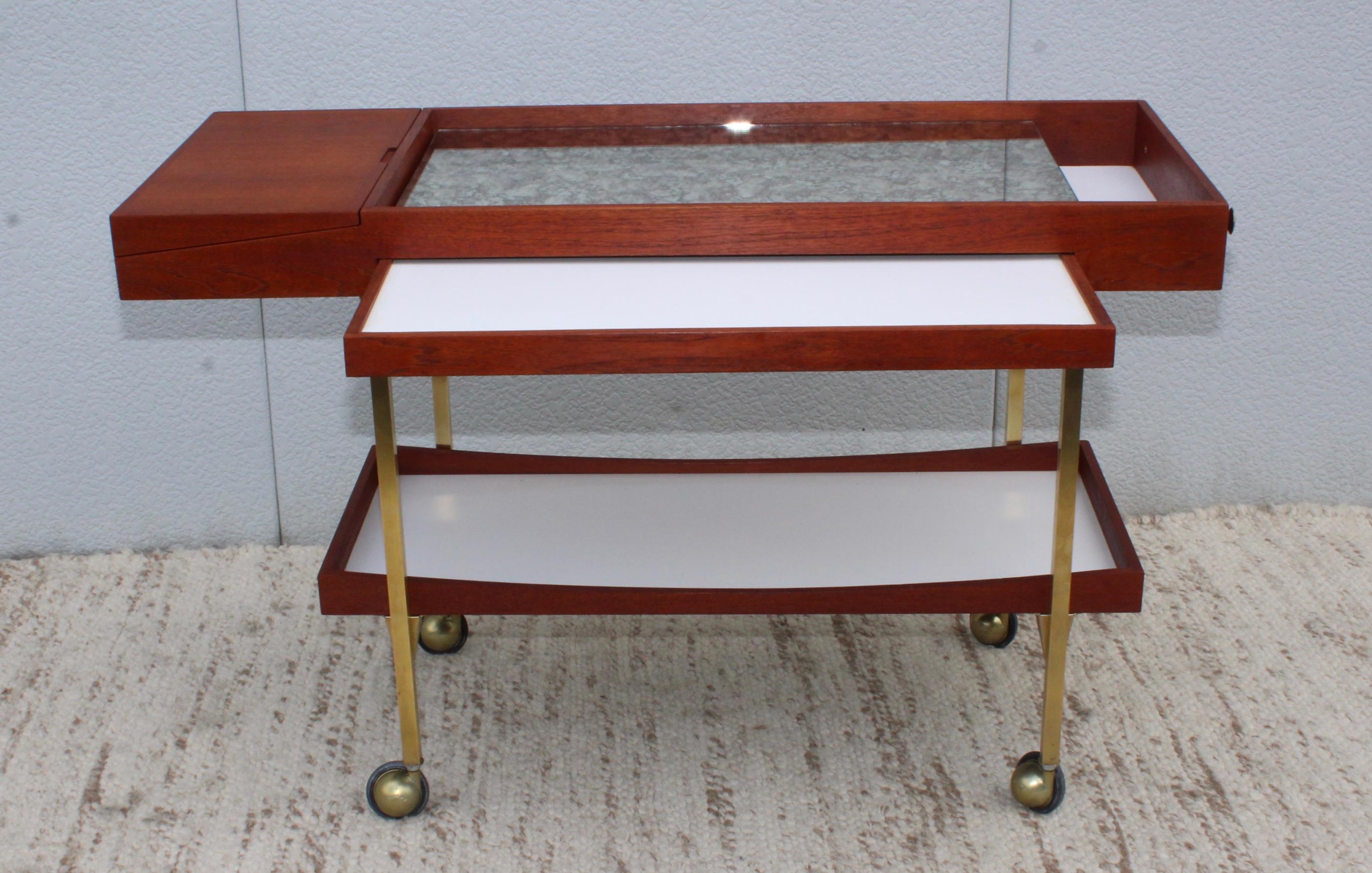 Mid-Century Modern Brass and Walnut Paul McCobb Style Bar Cart In Good Condition In New York, NY