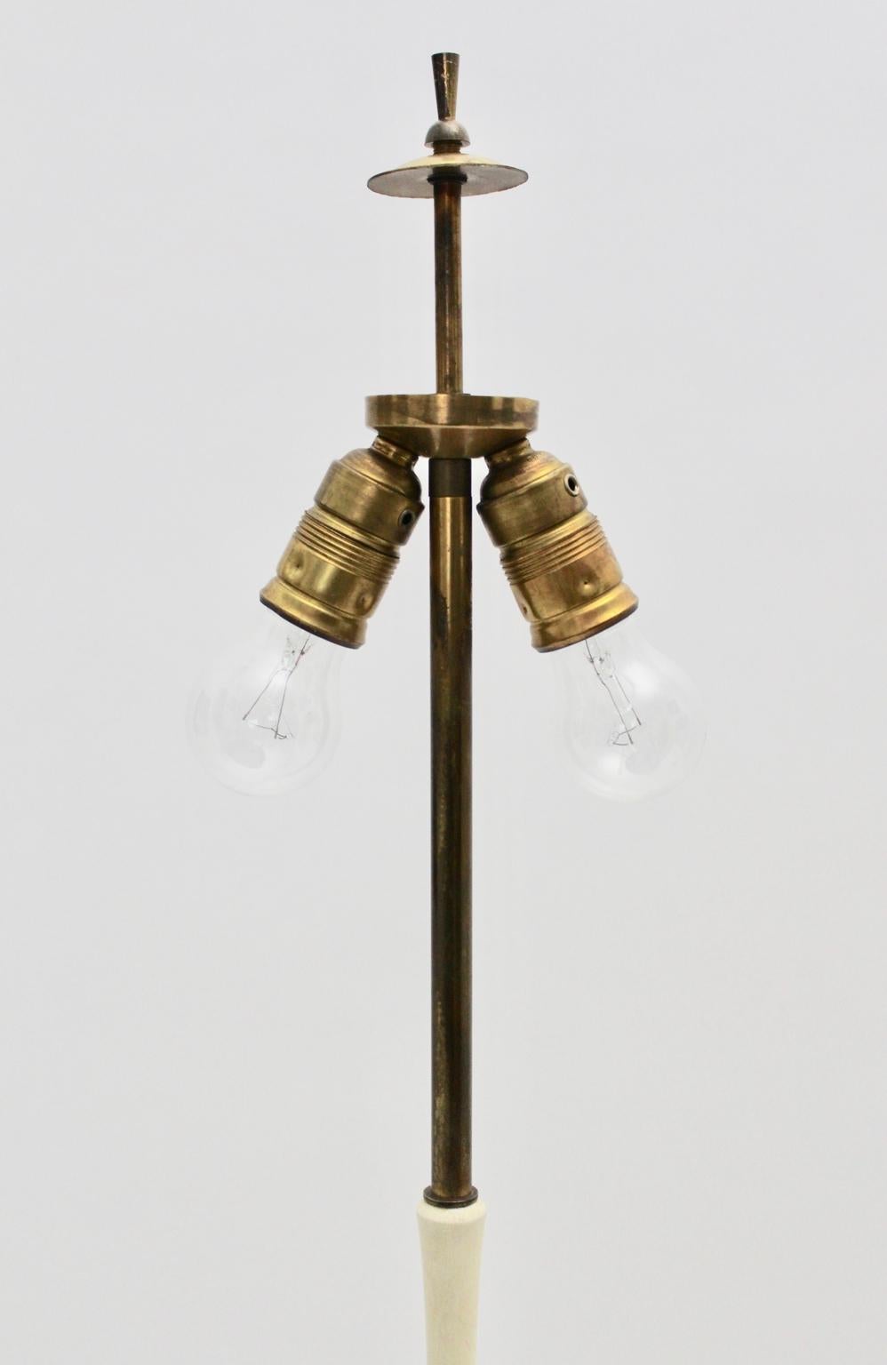 Mid-Century Modern Brass and White Italian Floor Lamp, 1940s For Sale 6