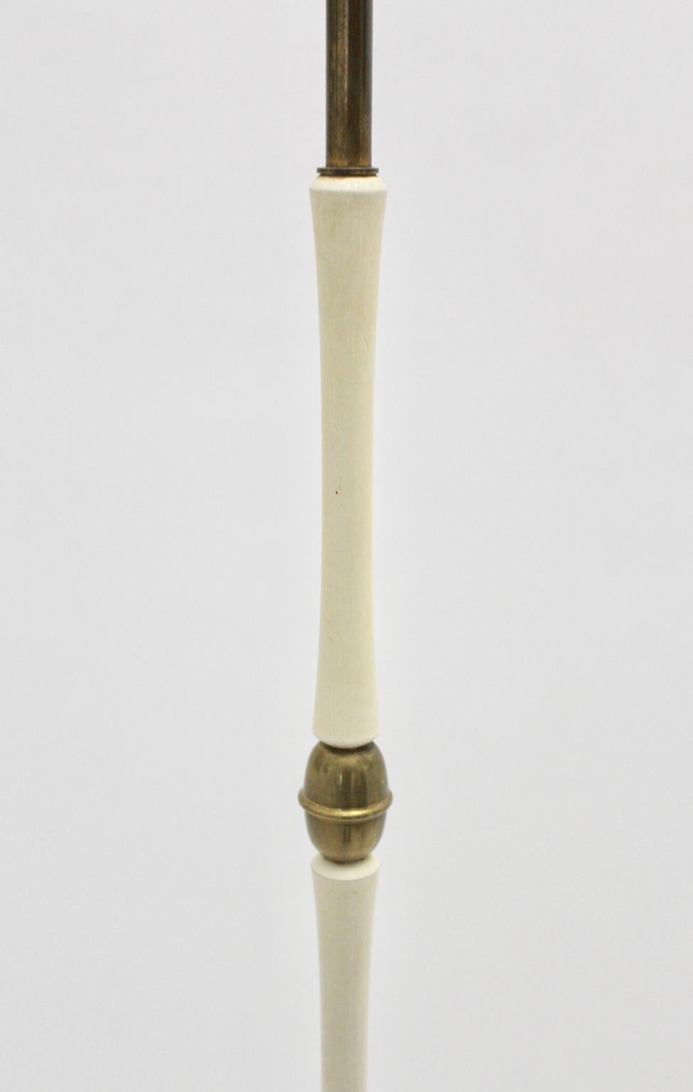 Mid-Century Modern Brass and White Italian Floor Lamp, 1940s For Sale 7