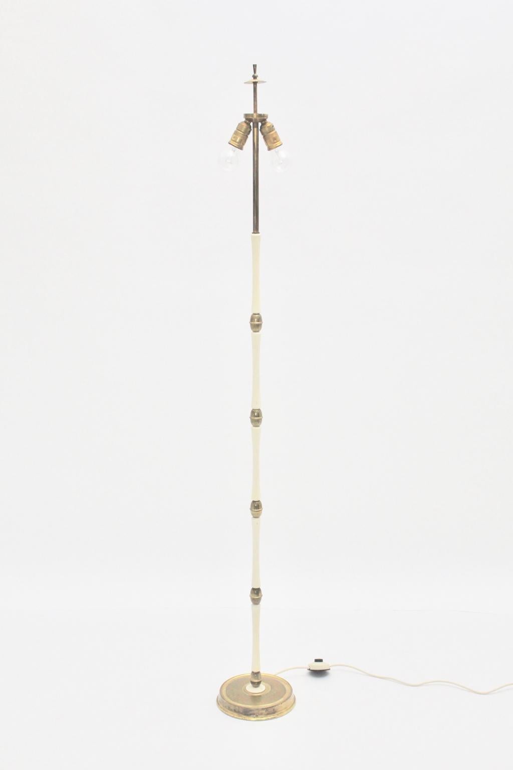 Mid-Century Modern Brass and White Italian Floor Lamp, 1940s For Sale 1