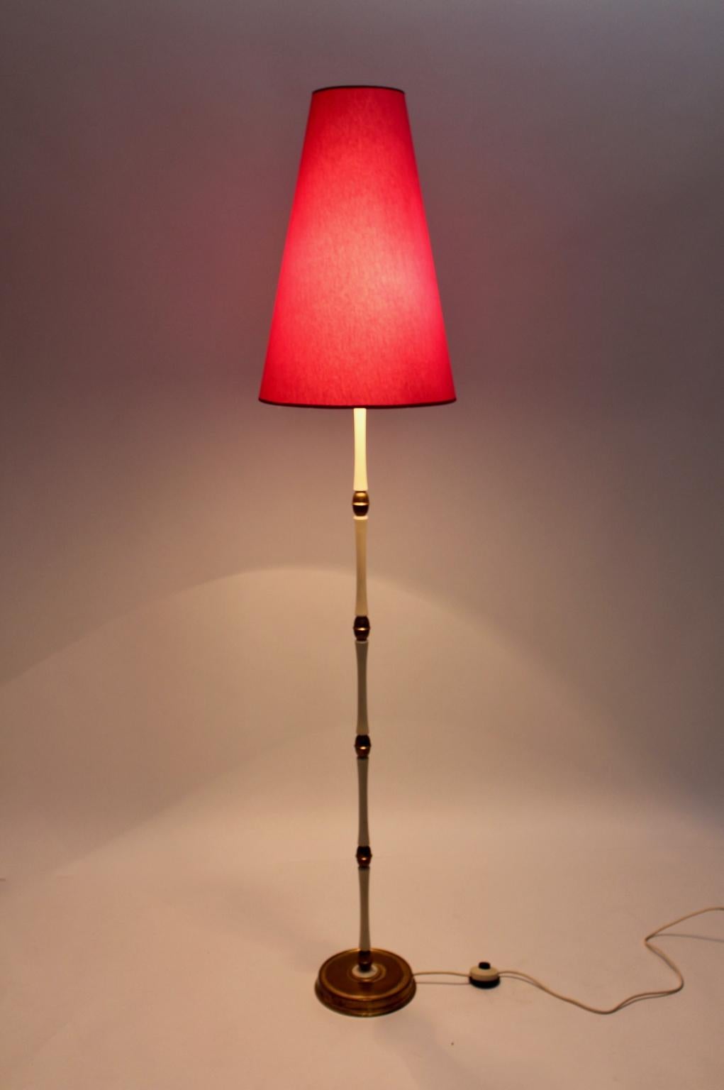 Mid-Century Modern Brass and White Italian Floor Lamp, 1940s For Sale 2