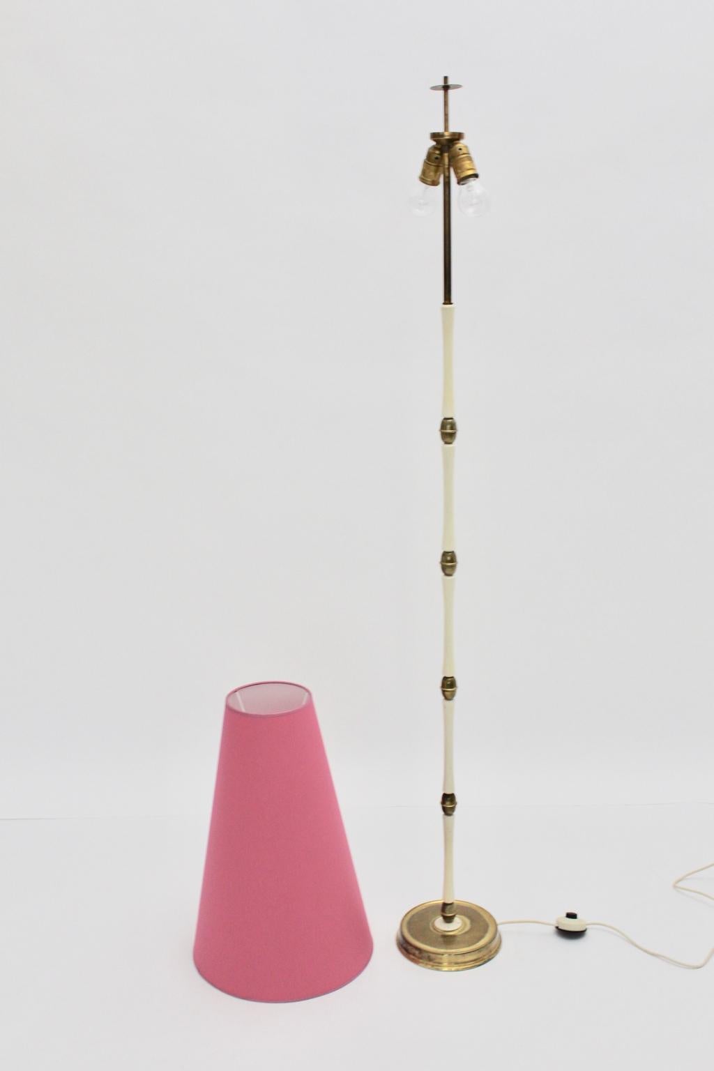 Mid-Century Modern Brass and White Italian Floor Lamp, 1940s For Sale 3