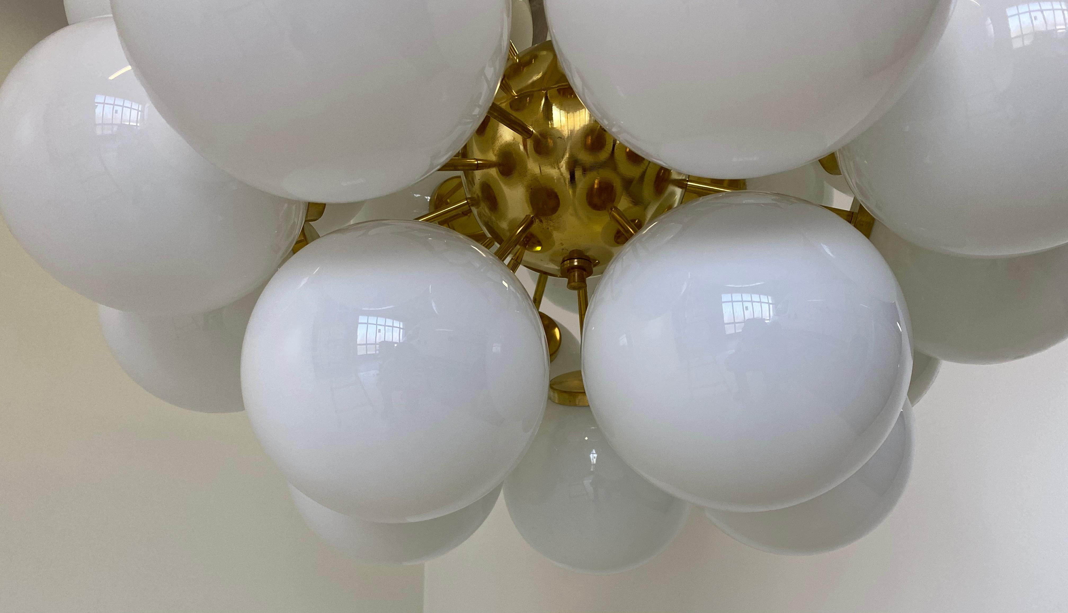 Mid-Century Modern Brass and White Murano Glass Spheres Chandelier 5
