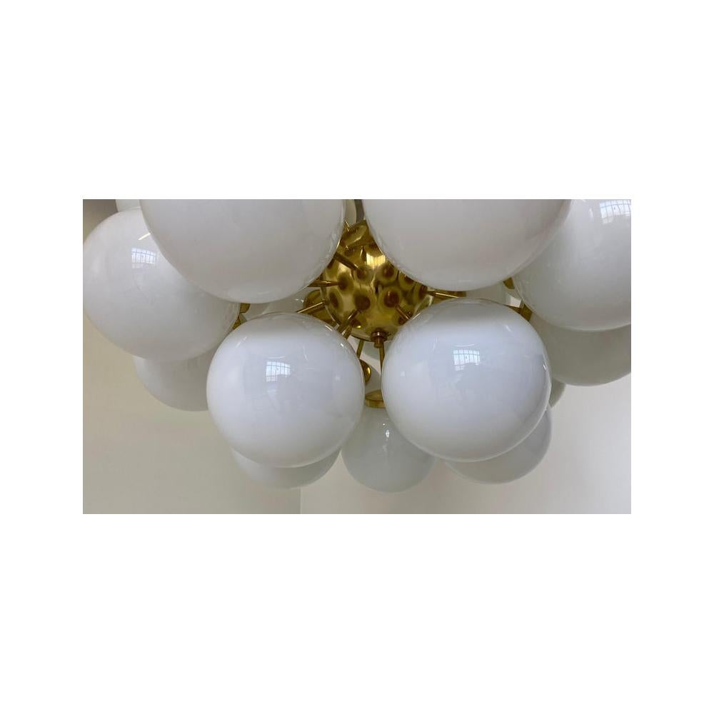 Mid-Century Modern Brass and White Murano Glass Spheres Chandelier For Sale 1