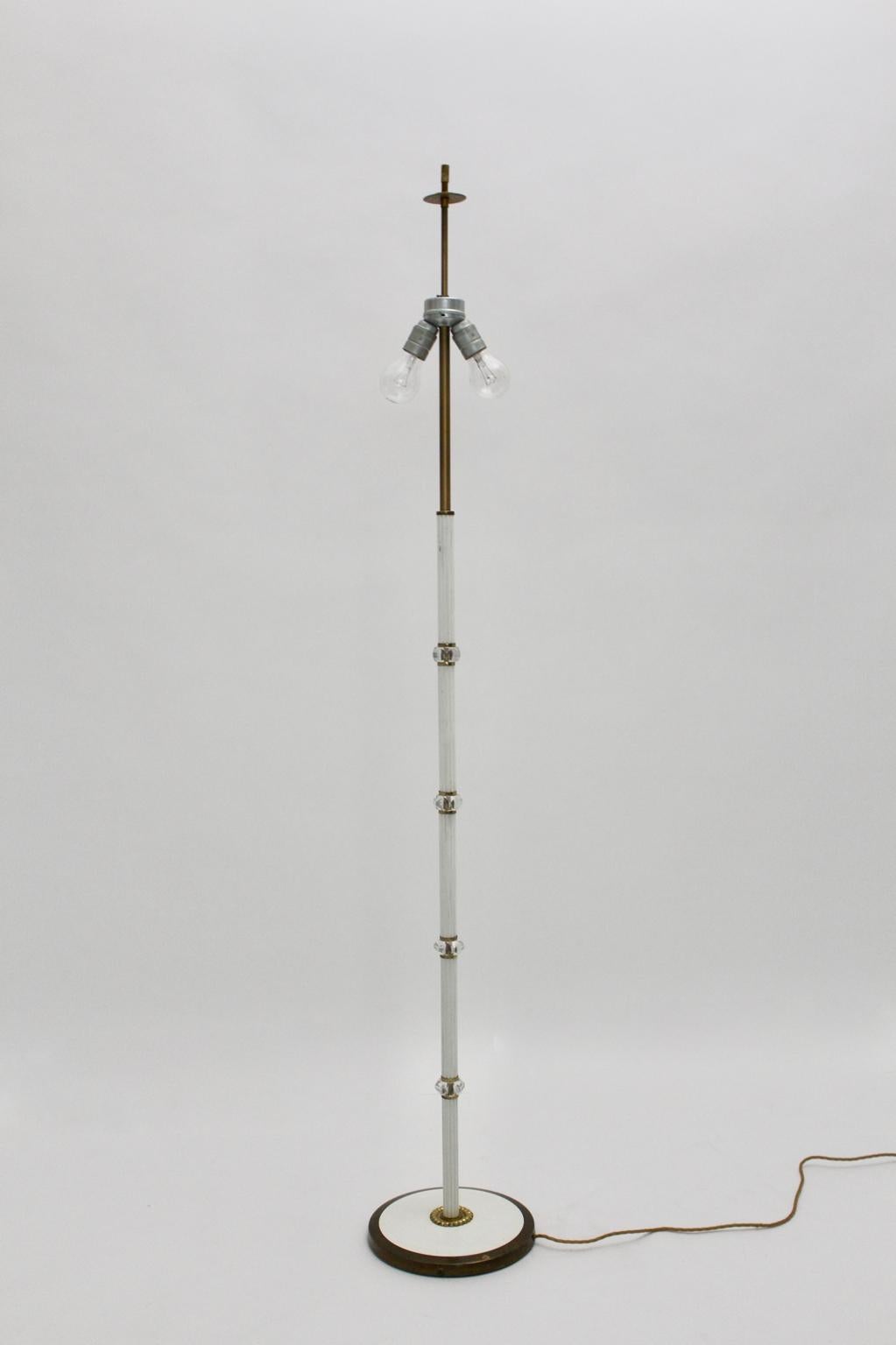Mid-20th Century Mid-Century Modern Brass and White Vintage Floor Lamp, 1940s, Italy For Sale
