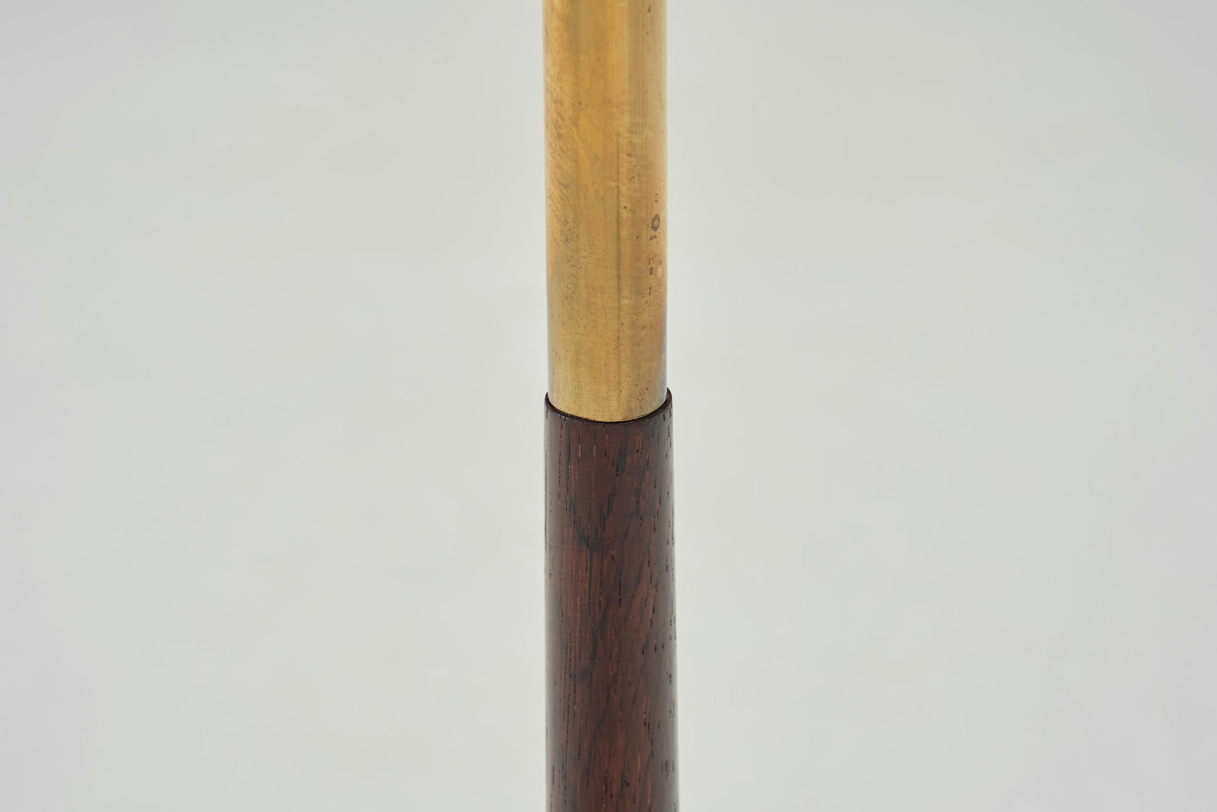 Lampada da terra moderna in ottone e Wood, Europa, metà del XX secolo in vendita 10