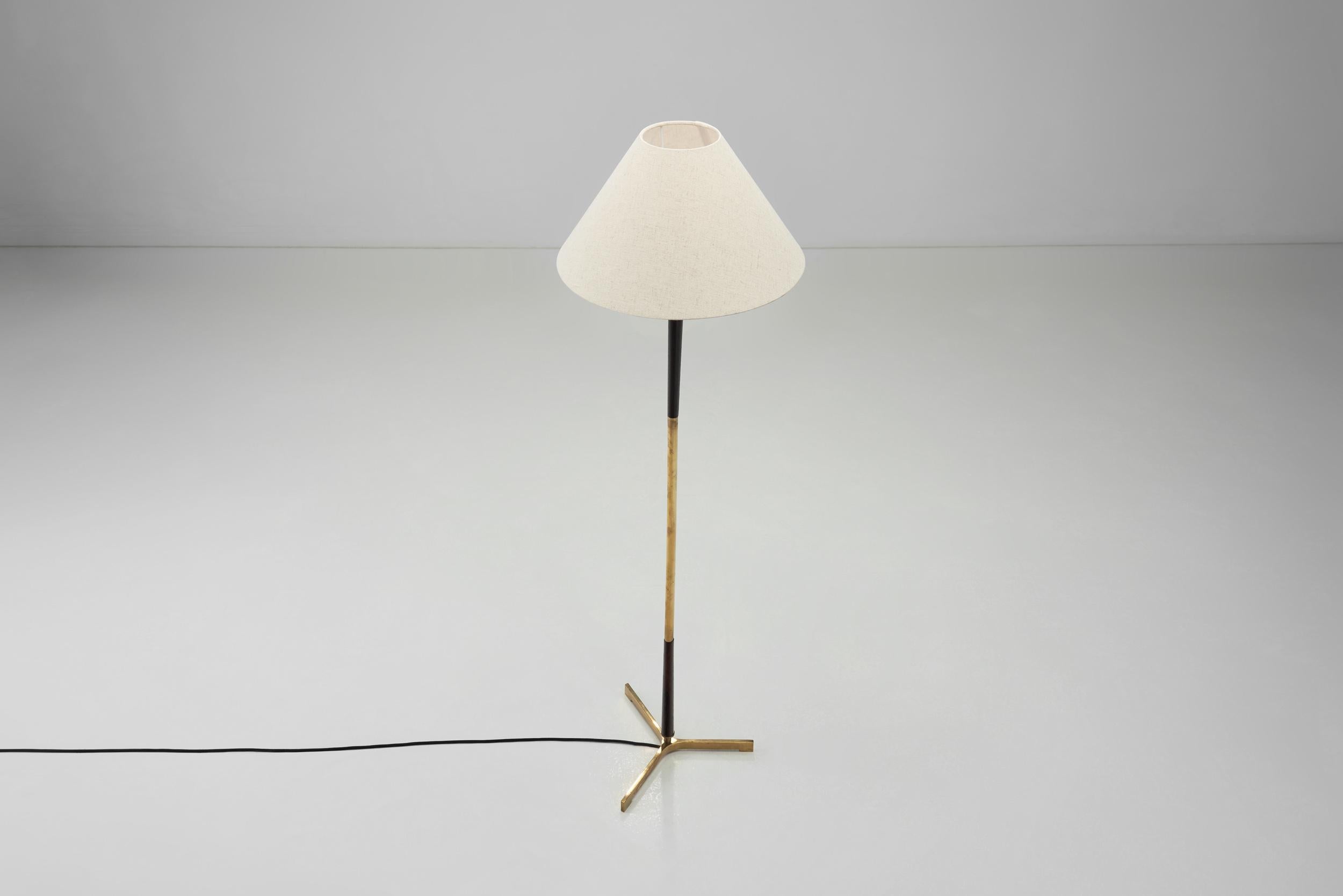 Lampada da terra moderna in ottone e Wood, Europa, metà del XX secolo in vendita 2