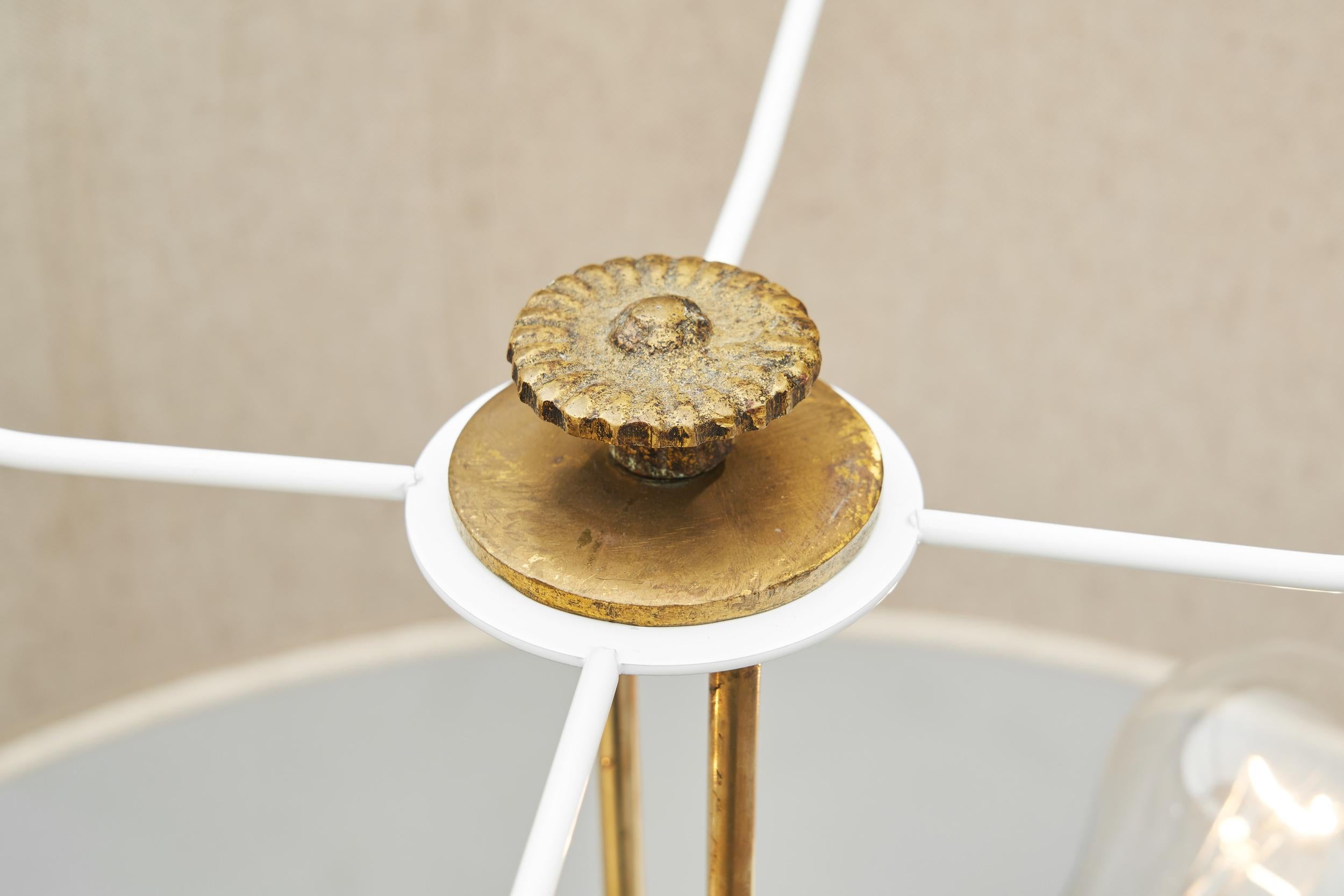 Lampadaire à base de laiton The Moderns, Europe vers 1950 en vente 3