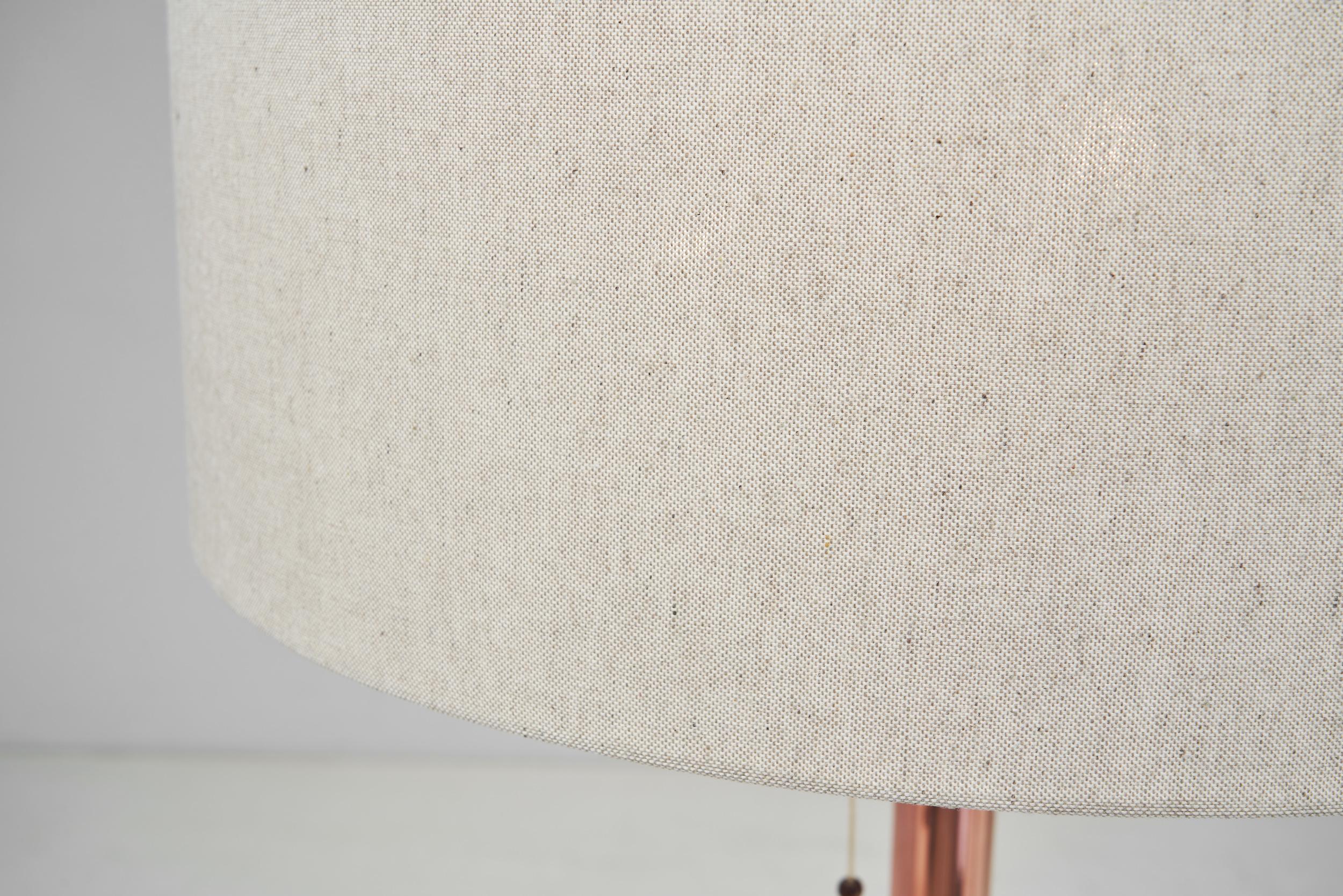 Lampadaire à base de laiton The Moderns, Europe vers 1950 en vente 6