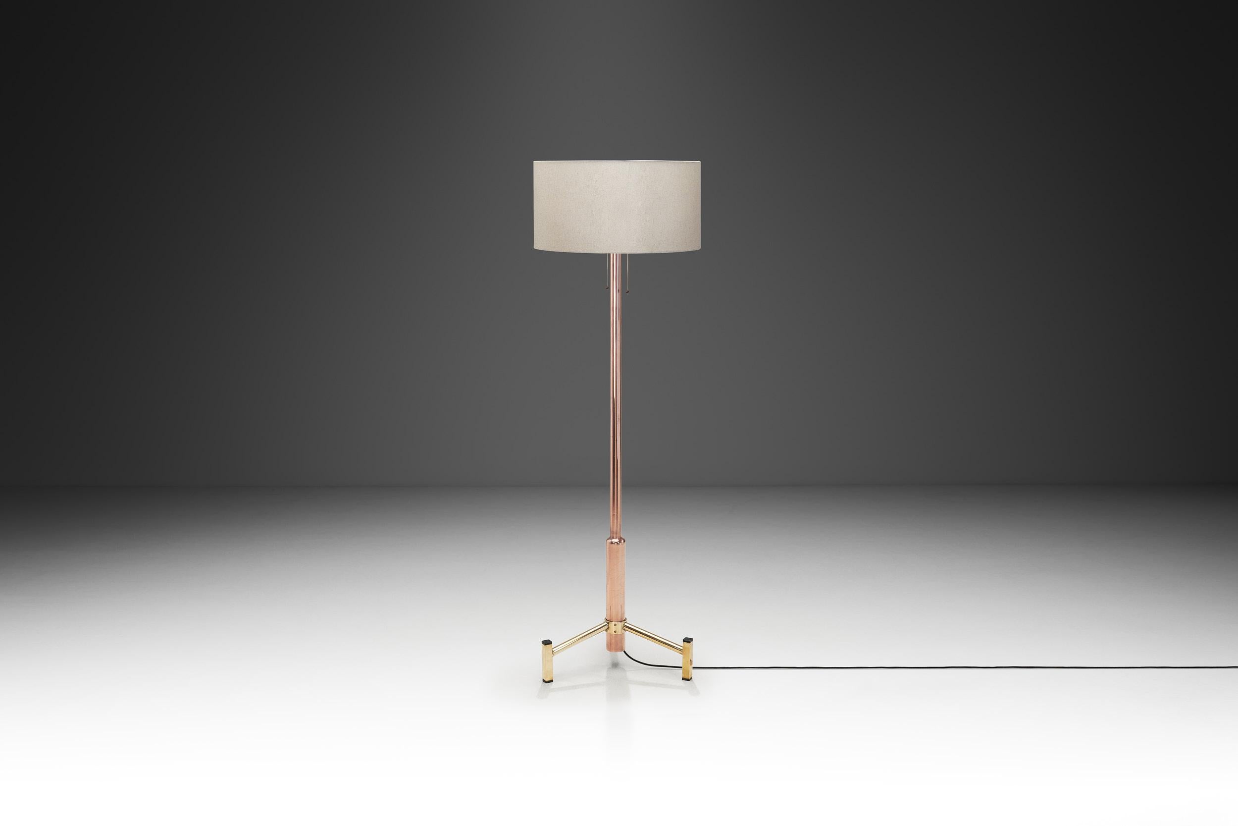 Mid-Century Modern Lampadaire à base de laiton The Moderns, Europe vers 1950 en vente
