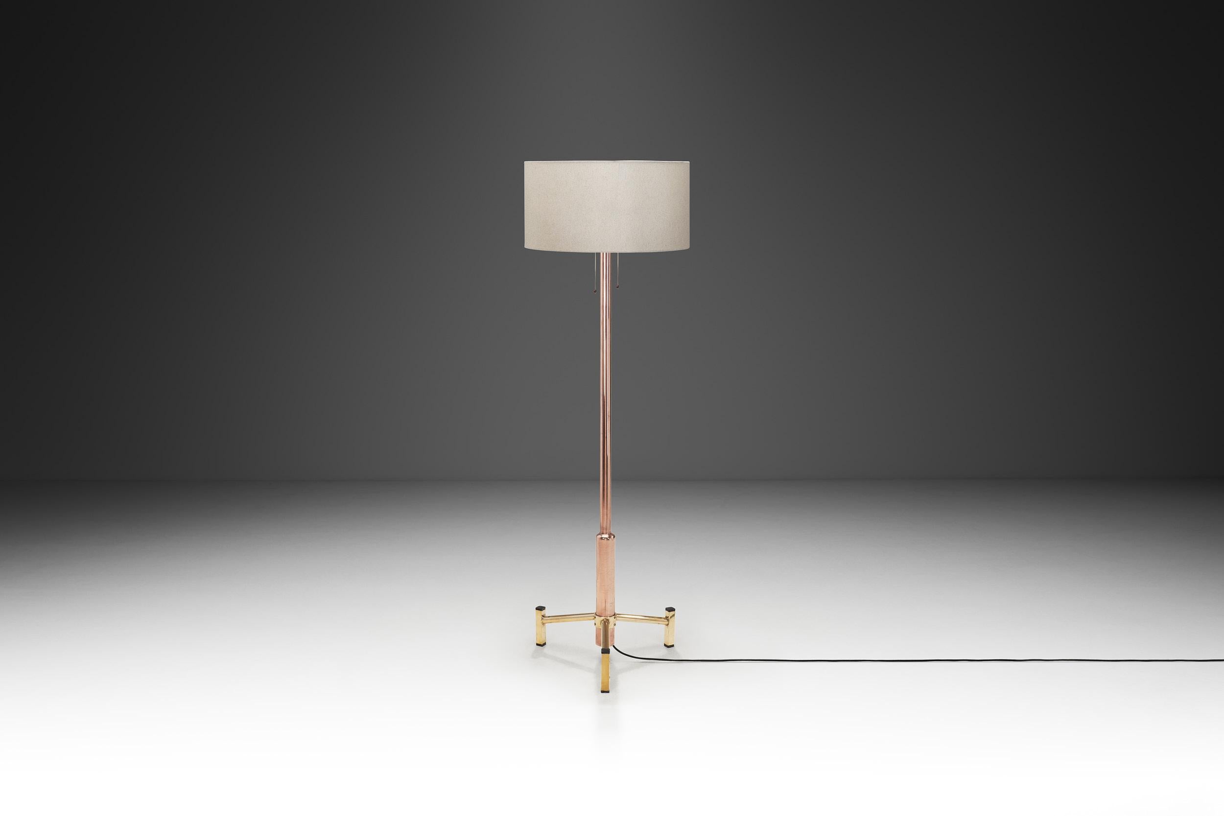 Lampadaire à base de laiton The Moderns, Europe vers 1950 Bon état - En vente à Utrecht, NL