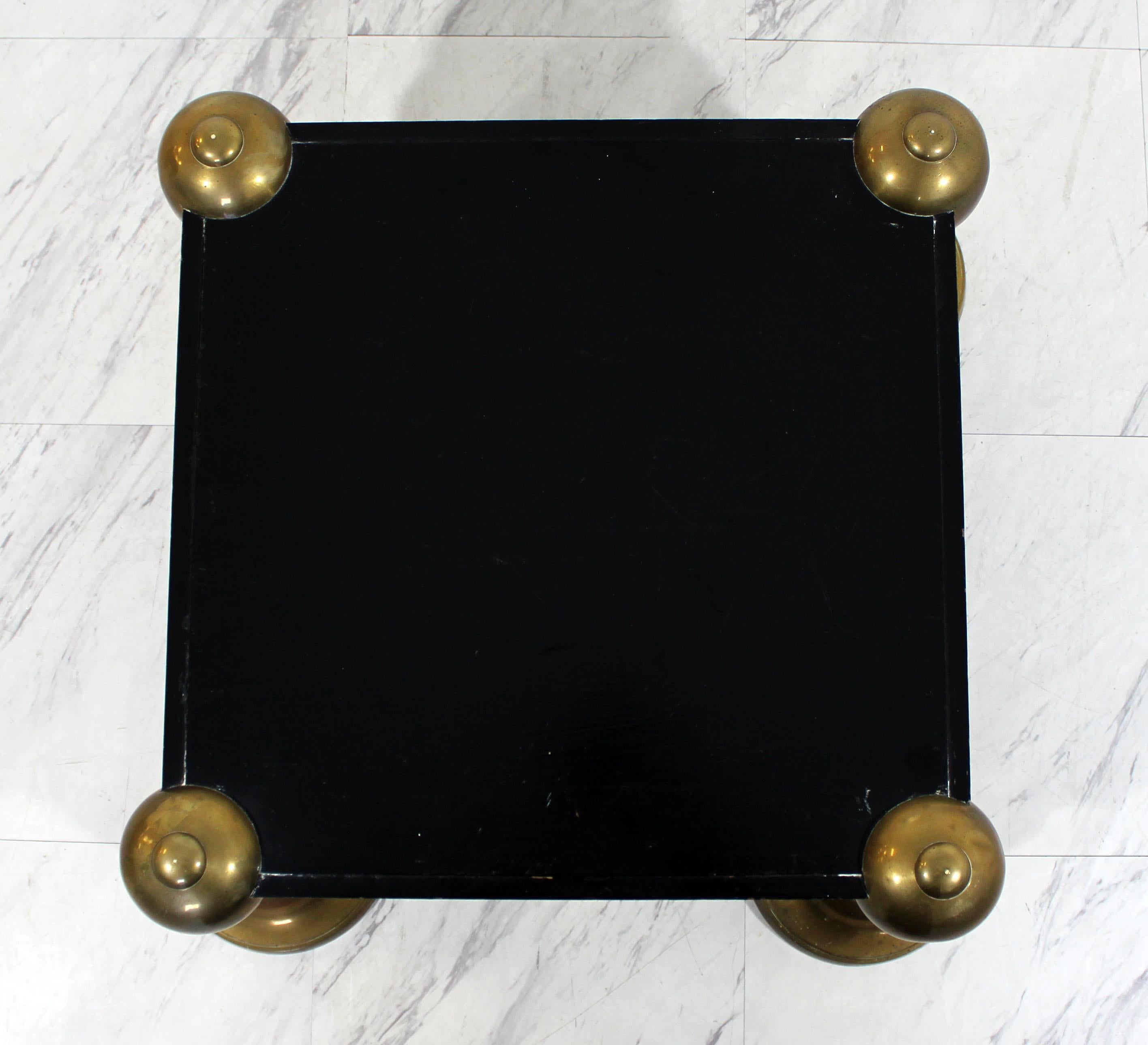 Mid-Century Modern Brass Black Lacquer Wood Pedestal Table Parzinger Style 1960s (Moderne der Mitte des Jahrhunderts)