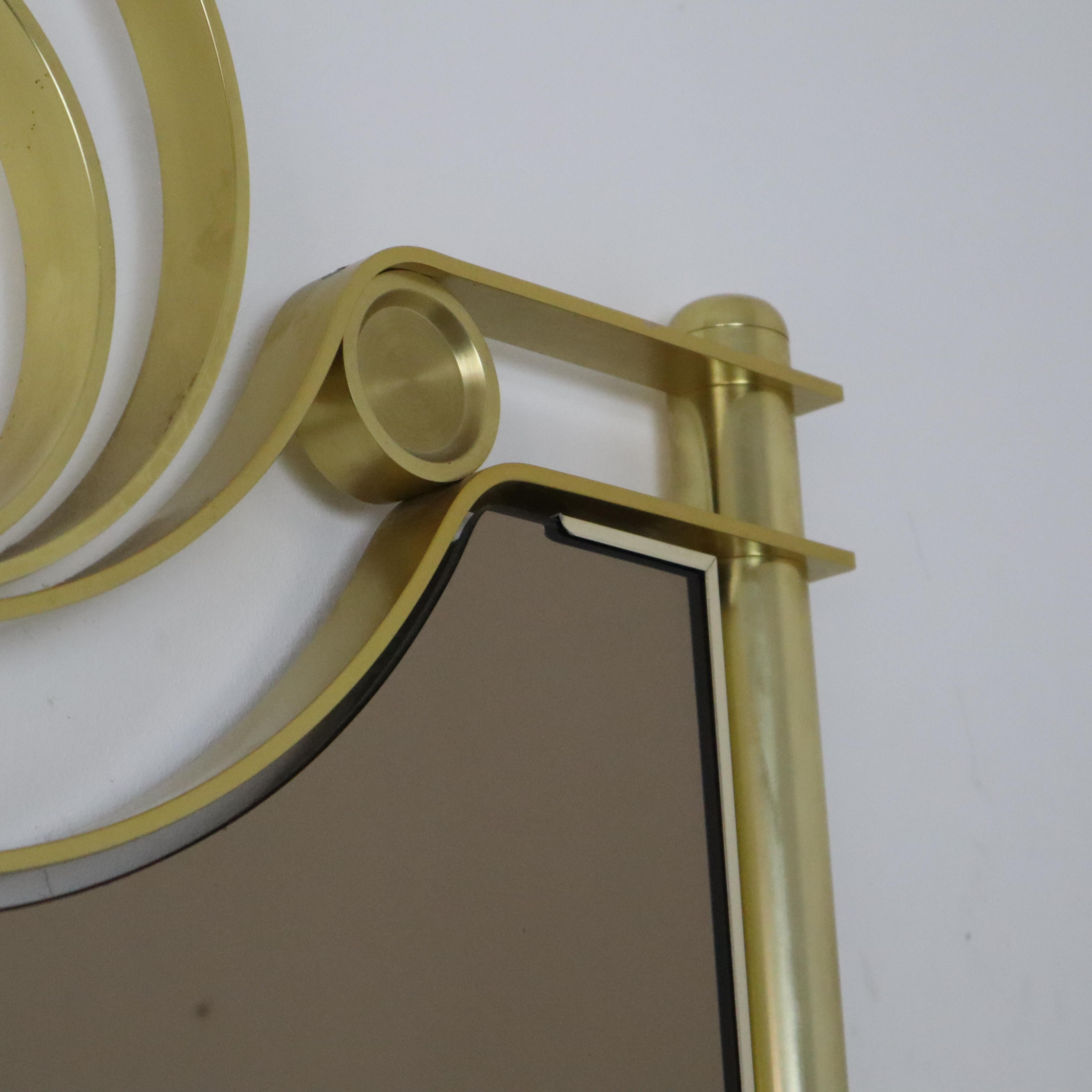 Late 20th Century Mid-century modern Italian Modern Curved Satin Brass Wall Mirror Frigerio, 1970s For Sale