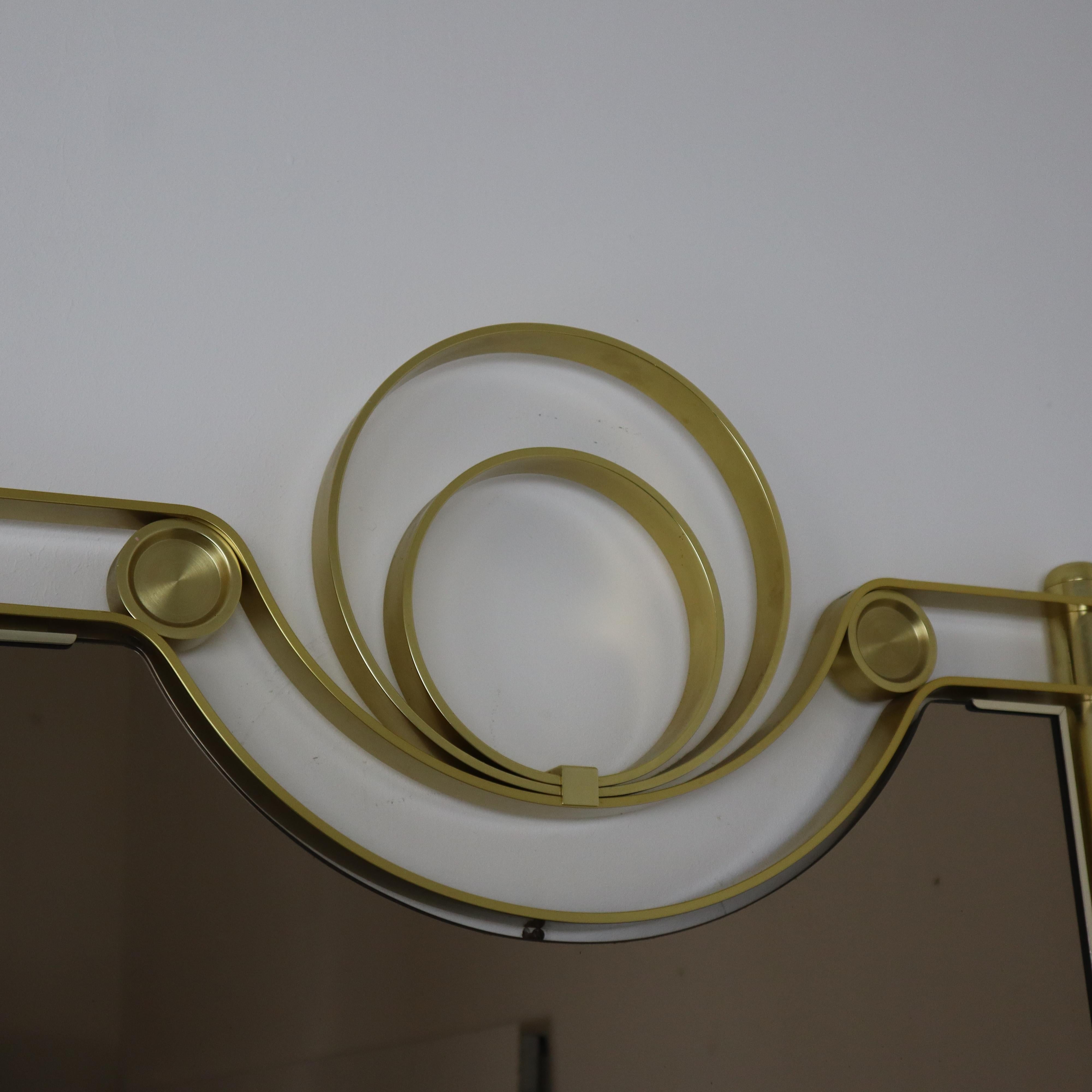 Mid-century modern Italian Modern Curved Satin Brass Wall Mirror Frigerio, 1970s For Sale 1