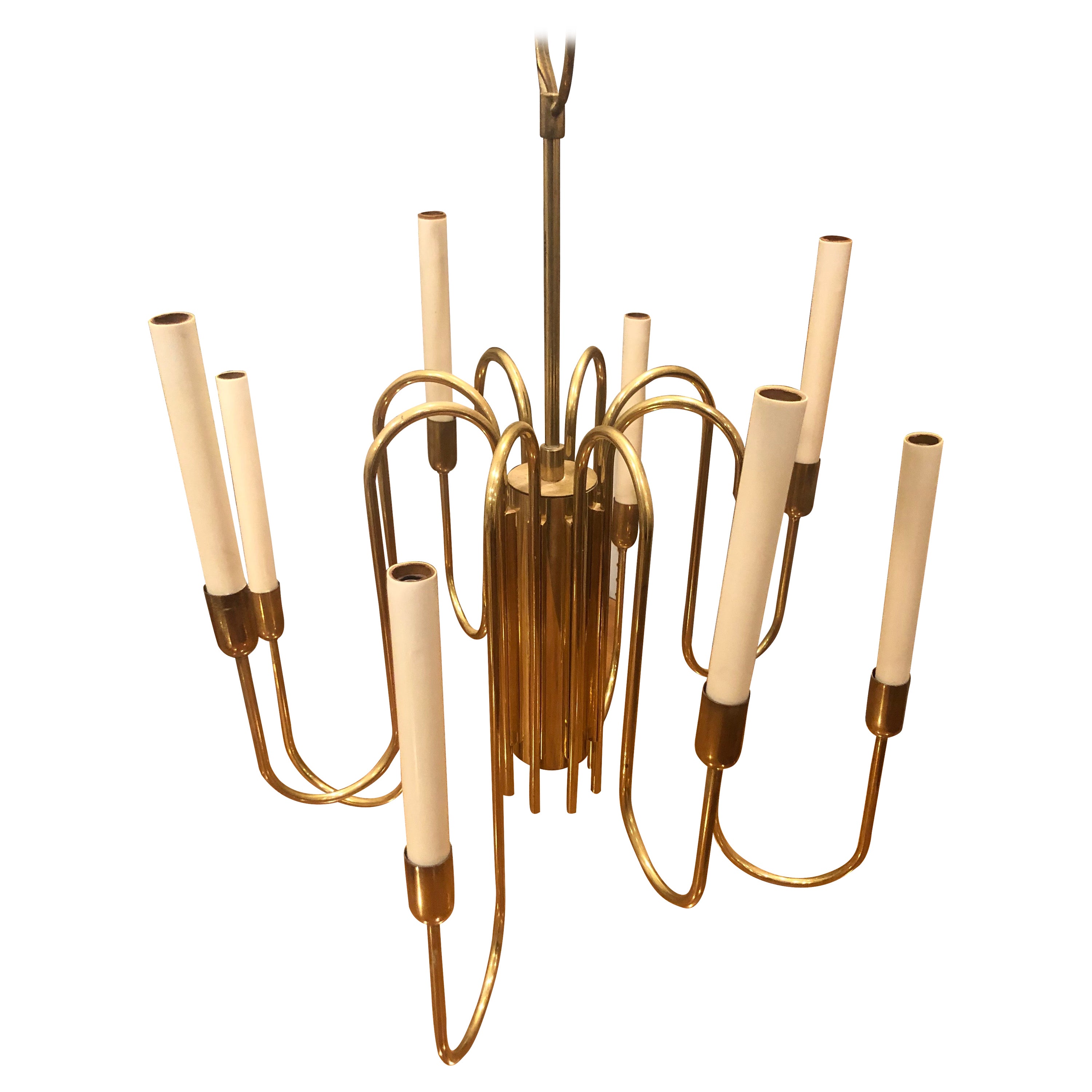 Lustre en laiton moderne du milieu du siècle dernier attribué à Tommi Parzinger en vente