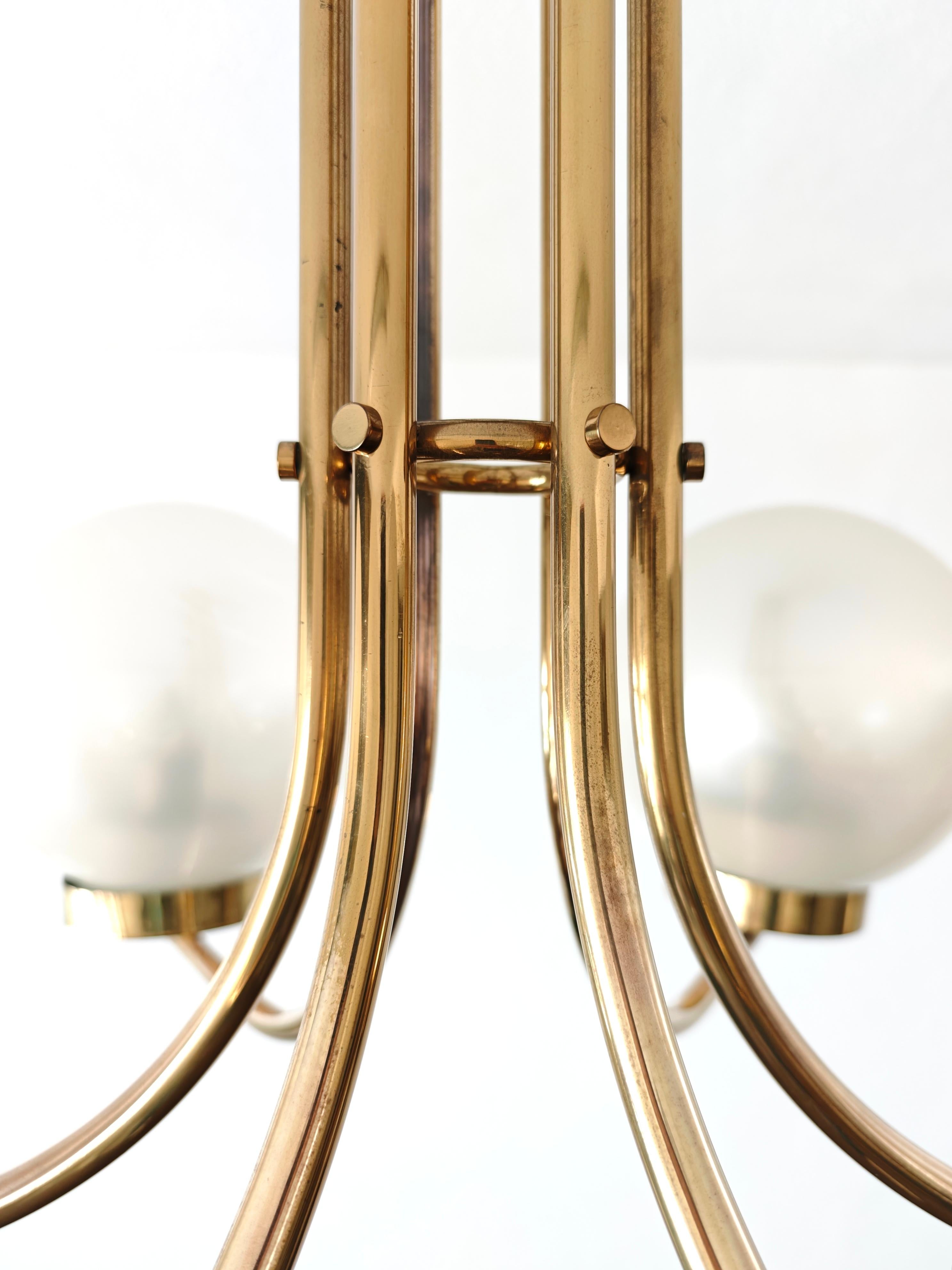 Lampadario in ottone di produzione Lamperti del 1960, metà secolo. in vendita 4