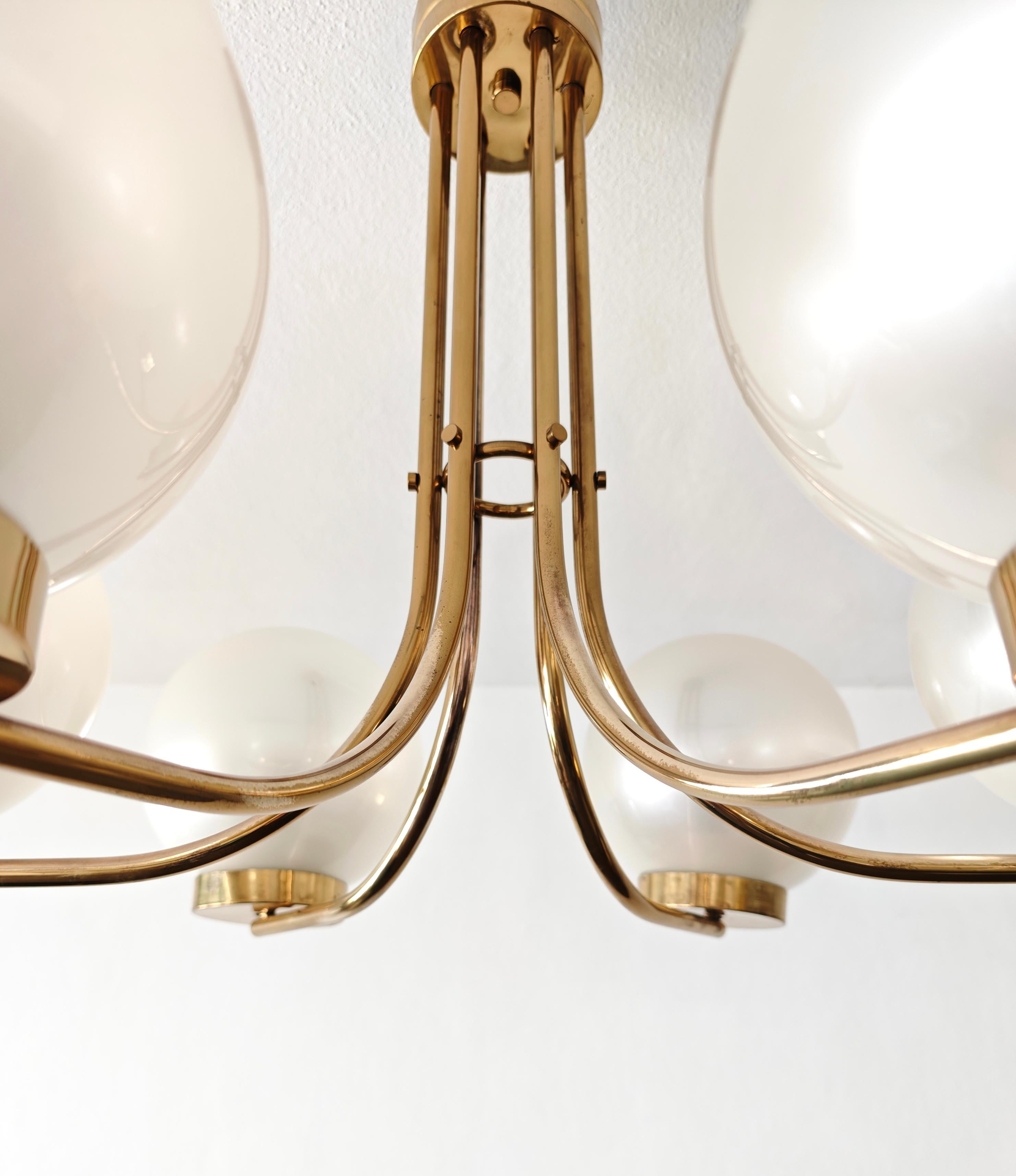 Lampadario in ottone di produzione Lamperti del 1960, metà secolo. in vendita 10