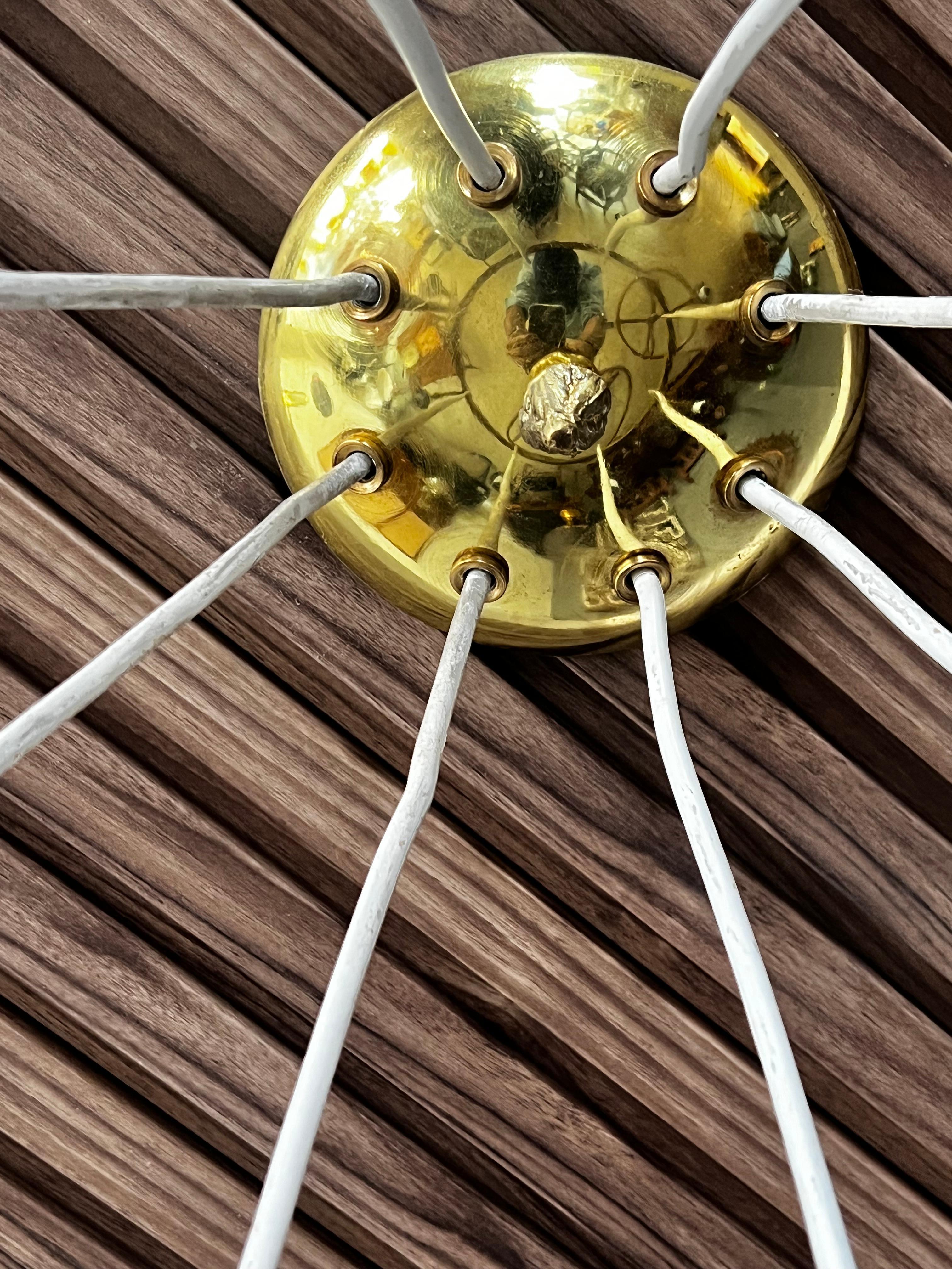Lampadario in ottone moderno di metà secolo In condizioni buone in vendita a San Pedro Garza Garcia, Nuevo Leon
