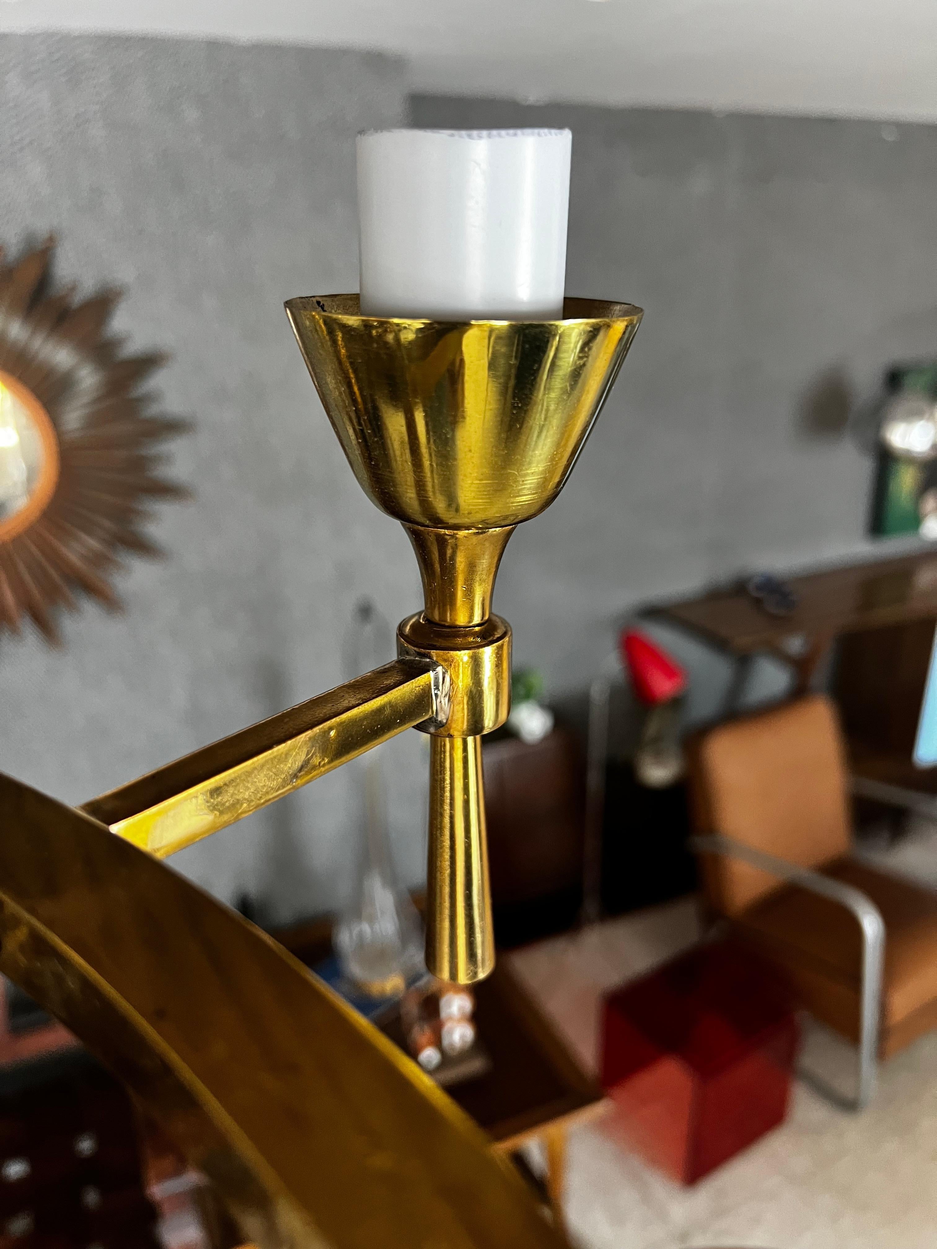 Metà XX secolo Lampadario in ottone moderno di metà secolo in vendita