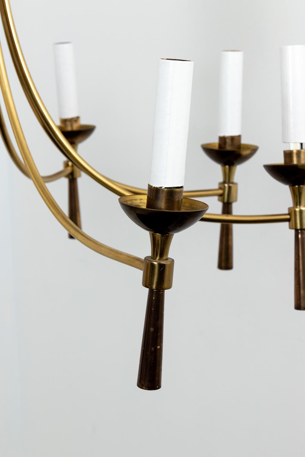 Mid-Century Modern Brass Chandelier In Good Condition For Sale In Stamford, CT