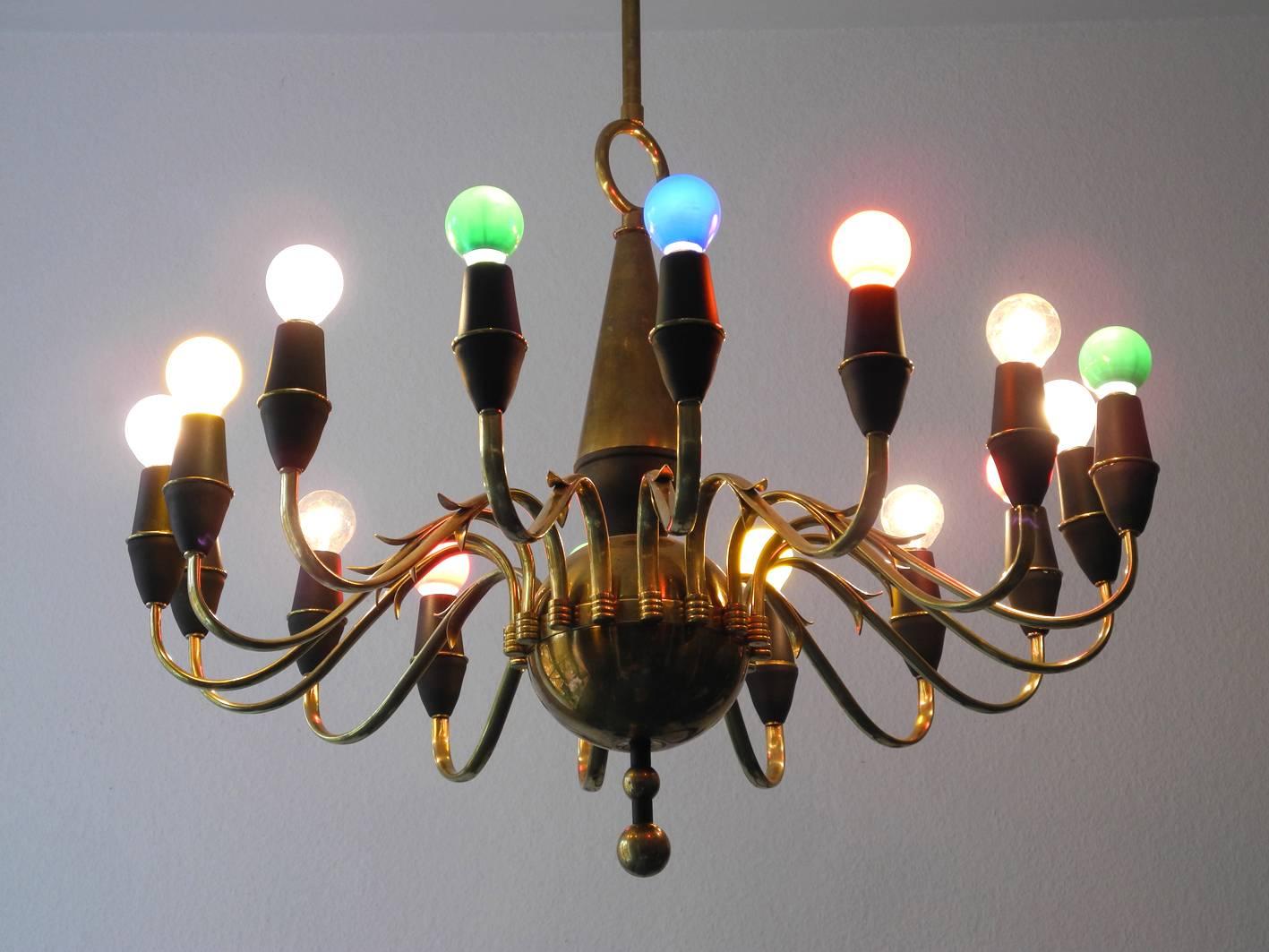 Mid-Century Modern Brass Chandelier with 16 Sockets, Made in Italy For Sale 3