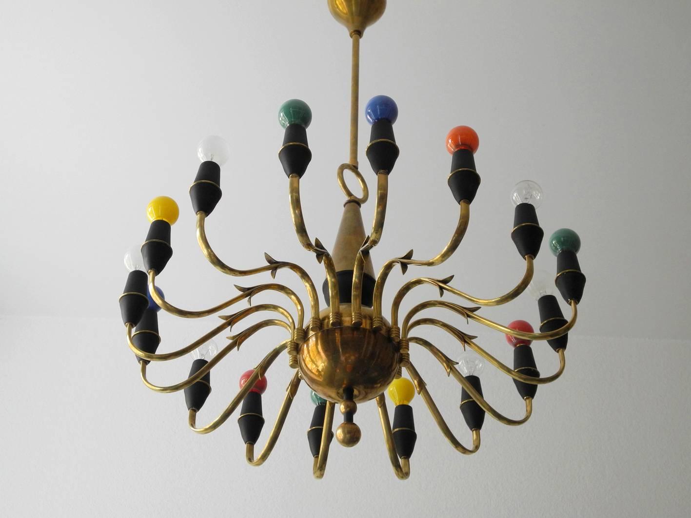 Mid-Century Modern Brass Chandelier with 16 Sockets, Made in Italy For Sale 5