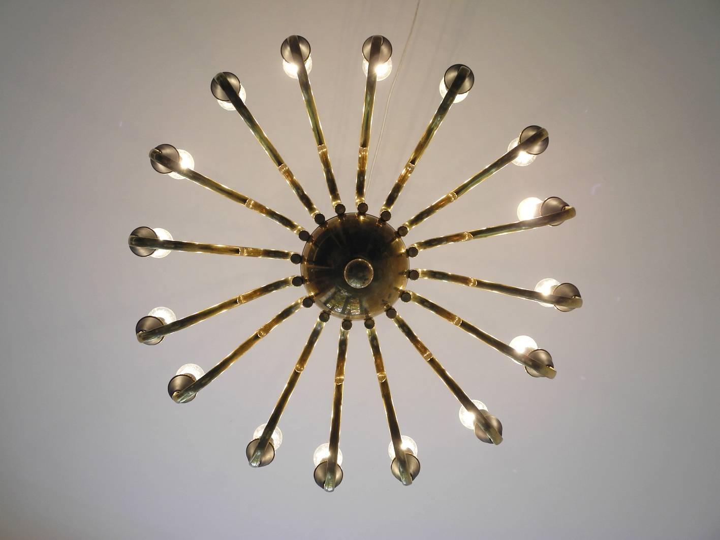 Italian Mid-Century Modern Brass Chandelier with 16 Sockets, Made in Italy For Sale