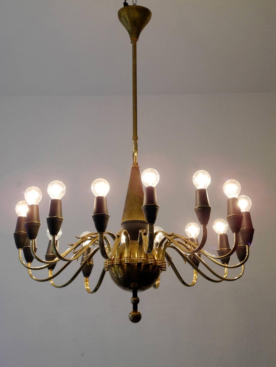 Metal Mid-Century Modern Brass Chandelier with 16 Sockets, Made in Italy For Sale