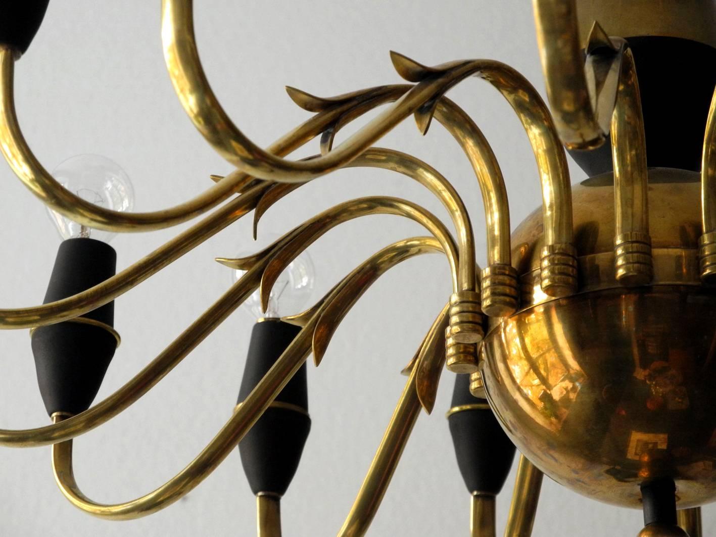 Mid-Century Modern Brass Chandelier with 16 Sockets, Made in Italy For Sale 2