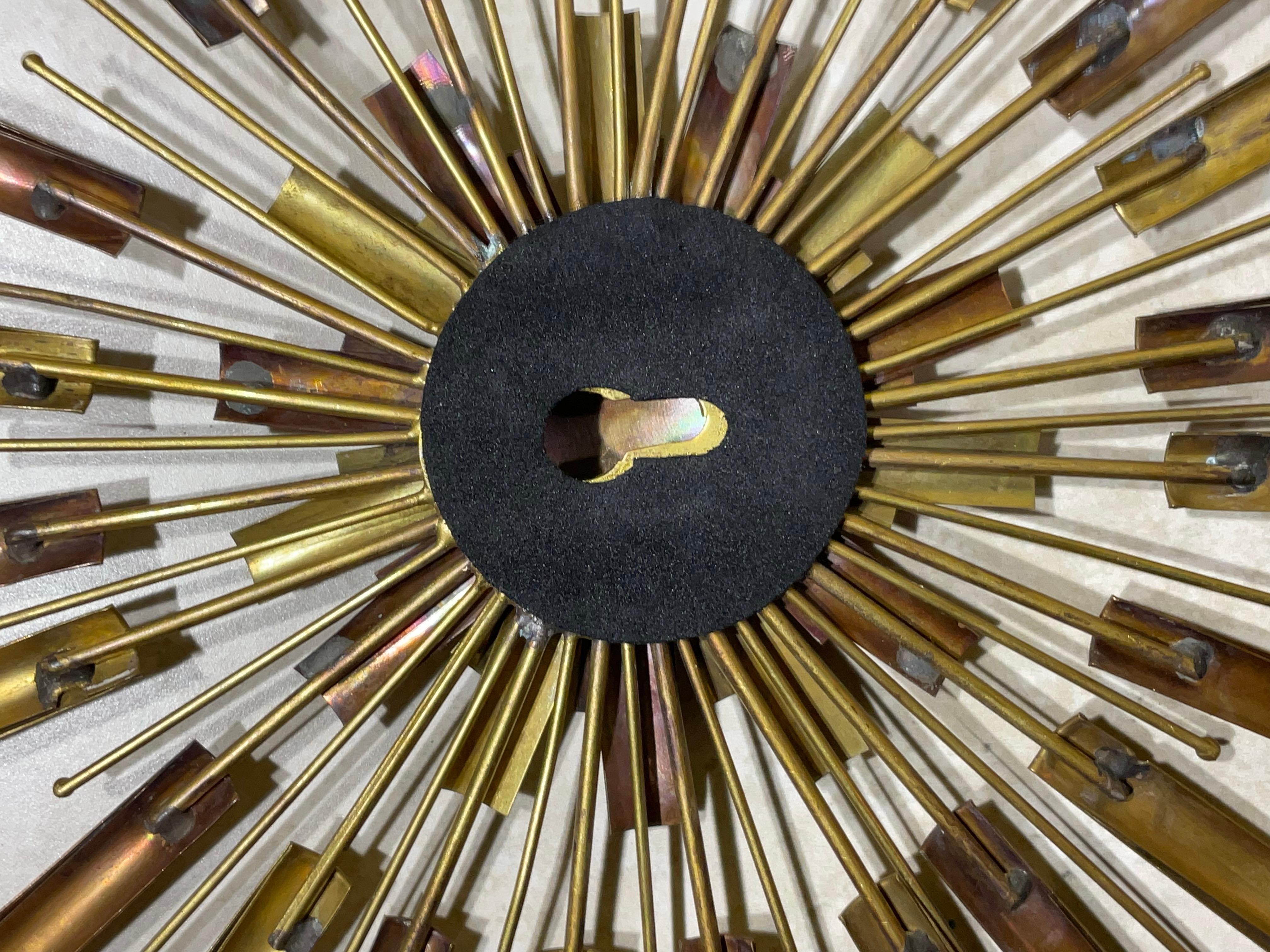 Medallones de latón y cobre modernos de mediados de siglo para arte de pared Sunburst  10”.5 x 0.75 en venta 7