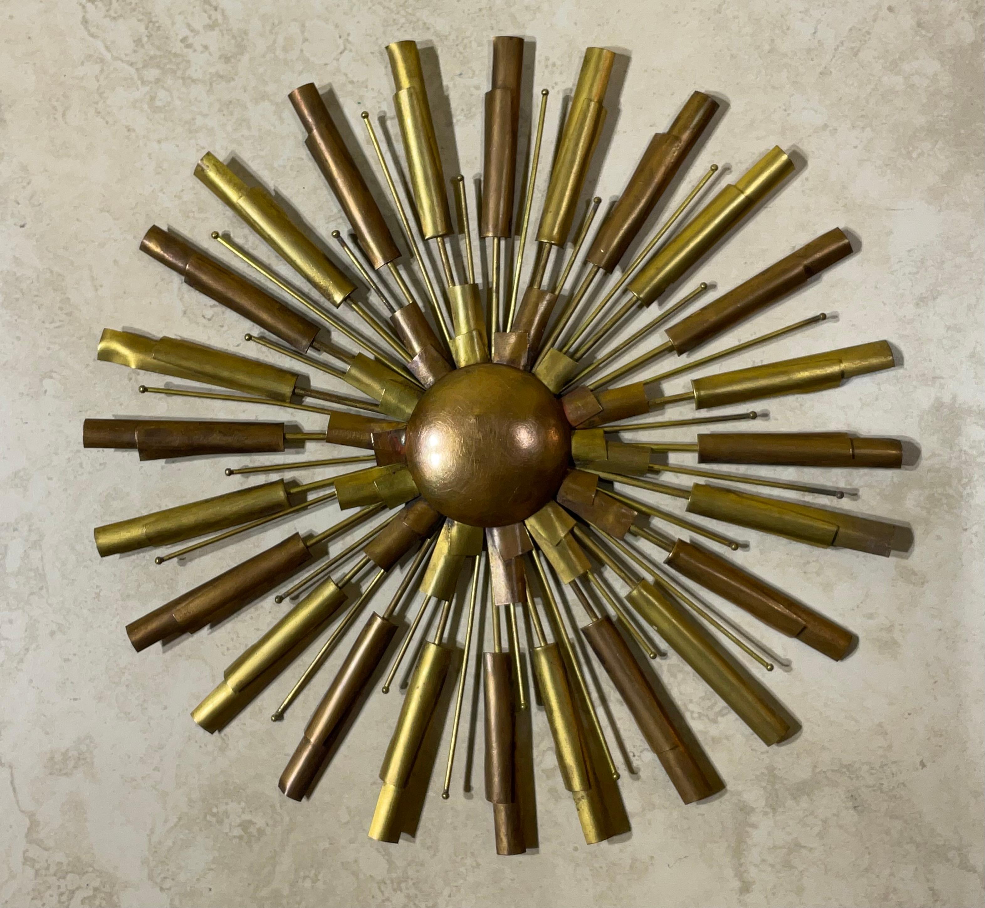Medallones de latón y cobre modernos de mediados de siglo para arte de pared Sunburst  10”.5 x 0.75 Hecho a mano en venta