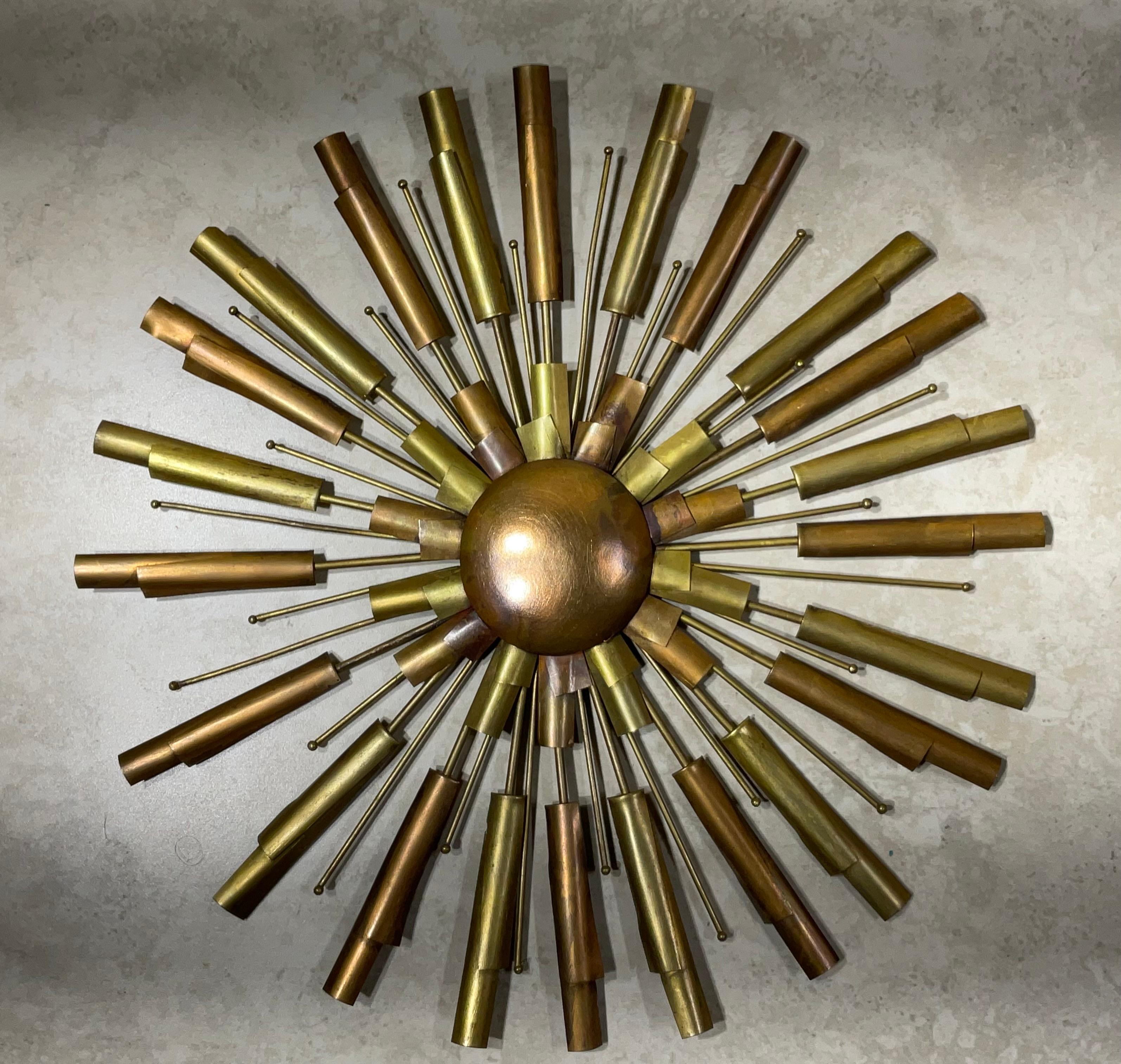 Medallones de latón y cobre modernos de mediados de siglo para arte de pared Sunburst  10”.5 x 0.75 en venta 1
