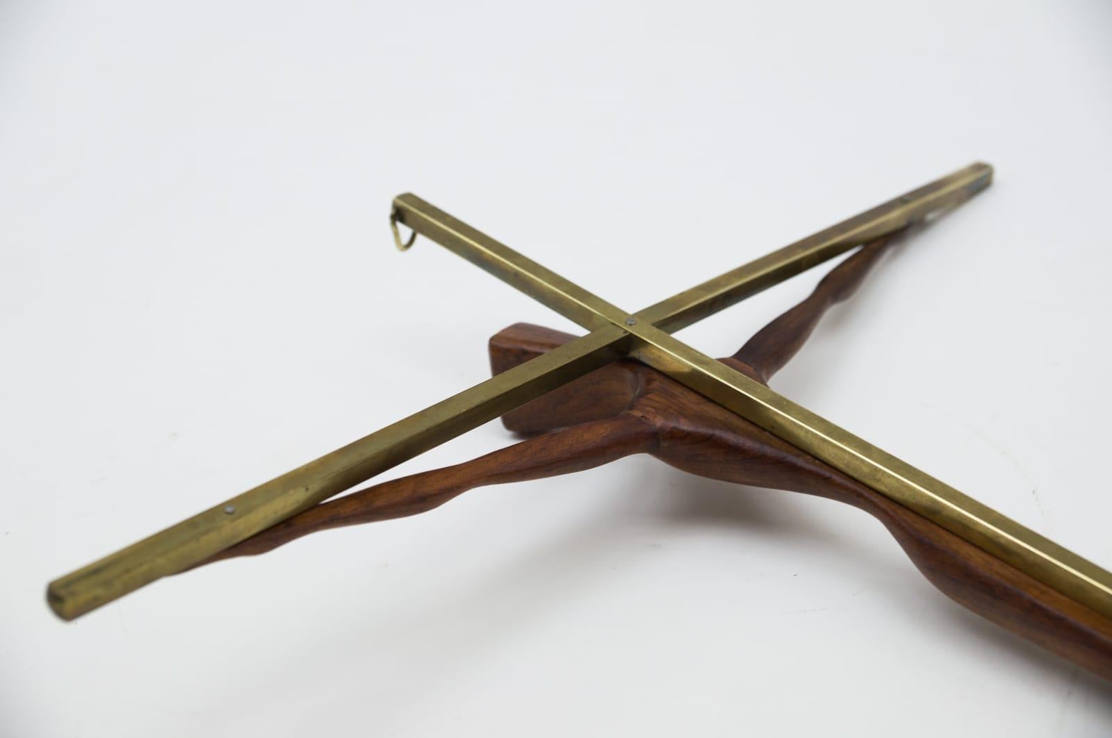 Mid-Century Modern Brass Crucifix with an Hand Carved Teak Jesus Sculpture For Sale 5