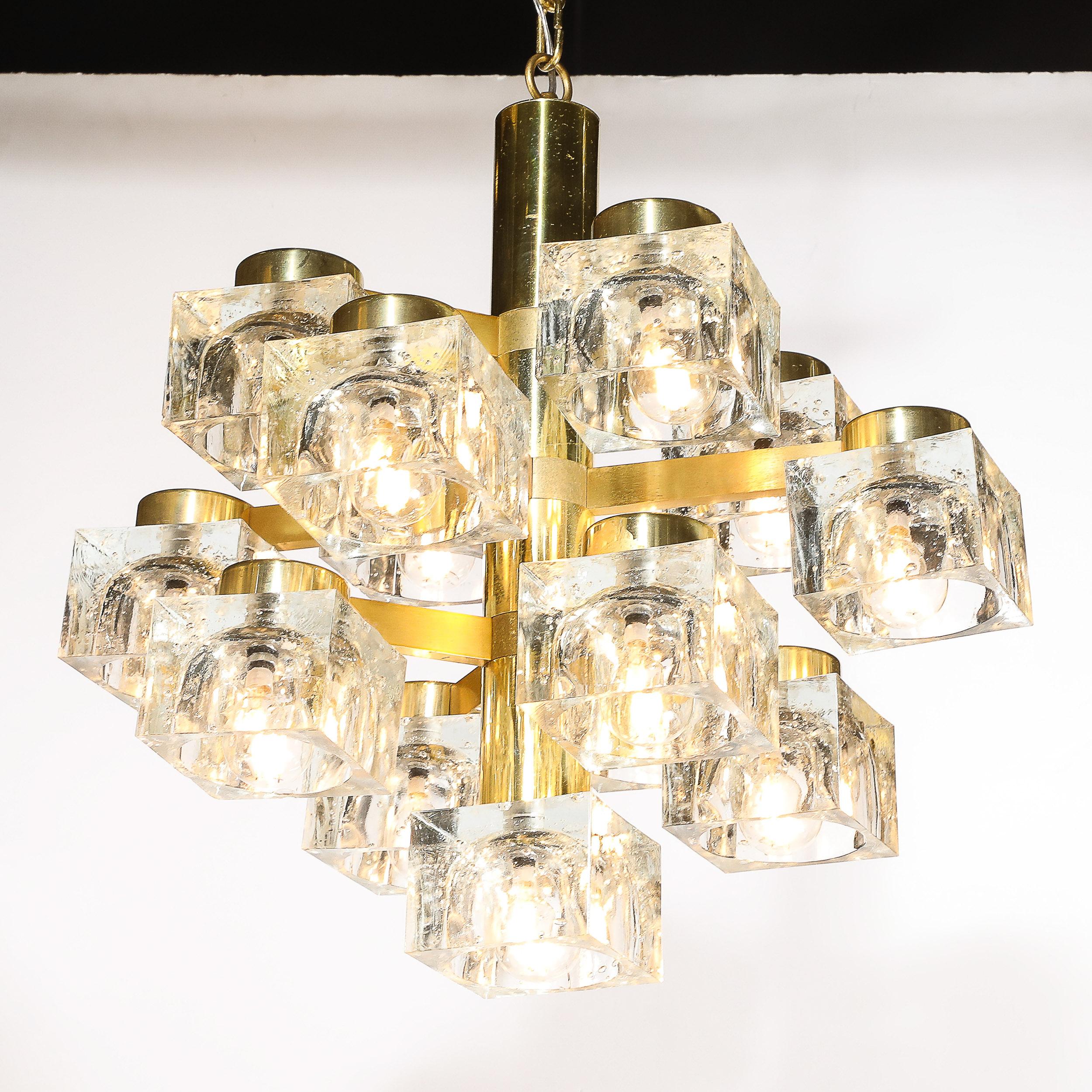 Italiano Lampadario moderno di metà secolo in ottone e vetro a cubetti di Sciolari in vendita