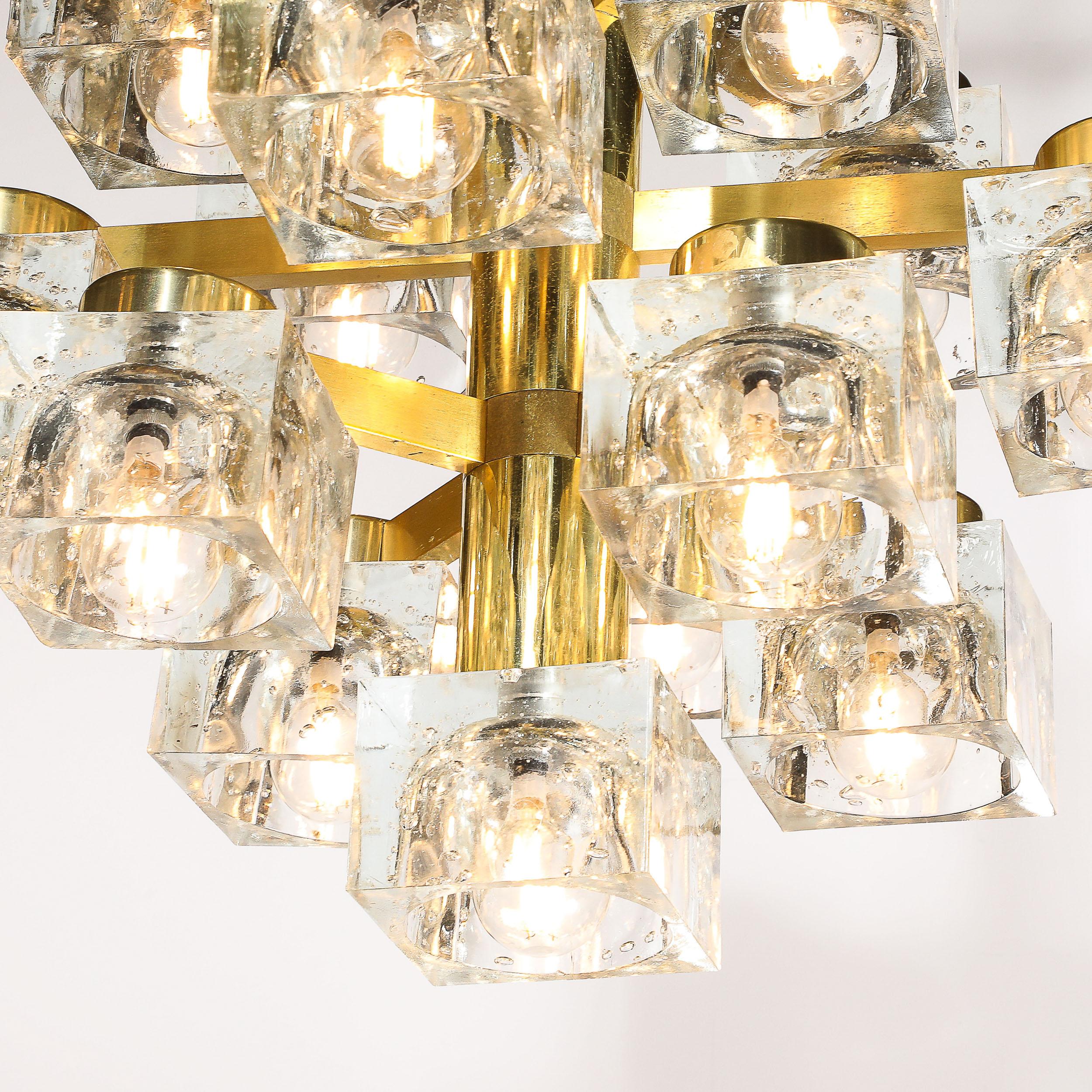 Lampadario moderno di metà secolo in ottone e vetro a cubetti di Sciolari In condizioni ottime in vendita a New York, NY