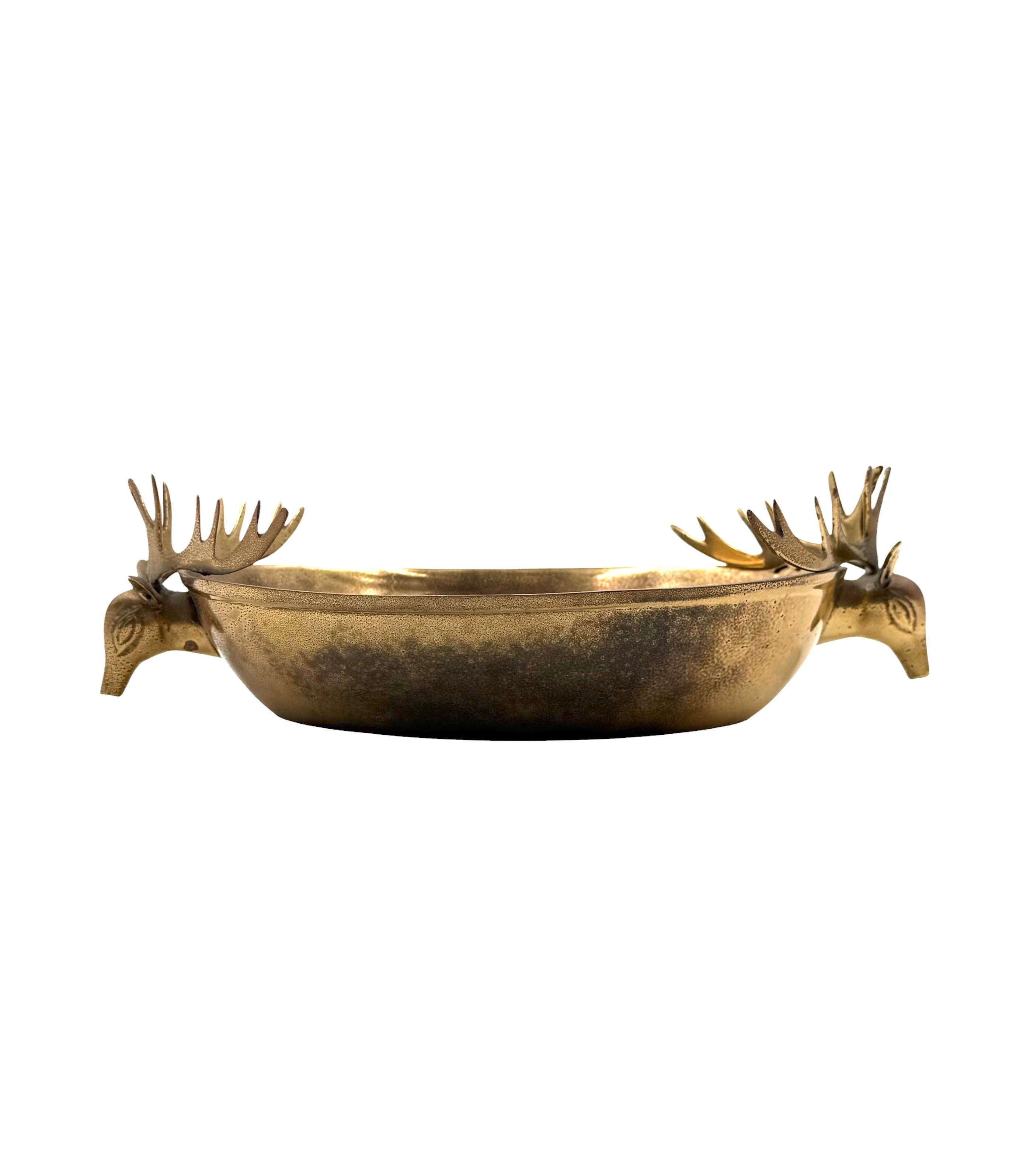 French Mid-century Modern brass deers centerpiece / bowl, France 1970s in vendita