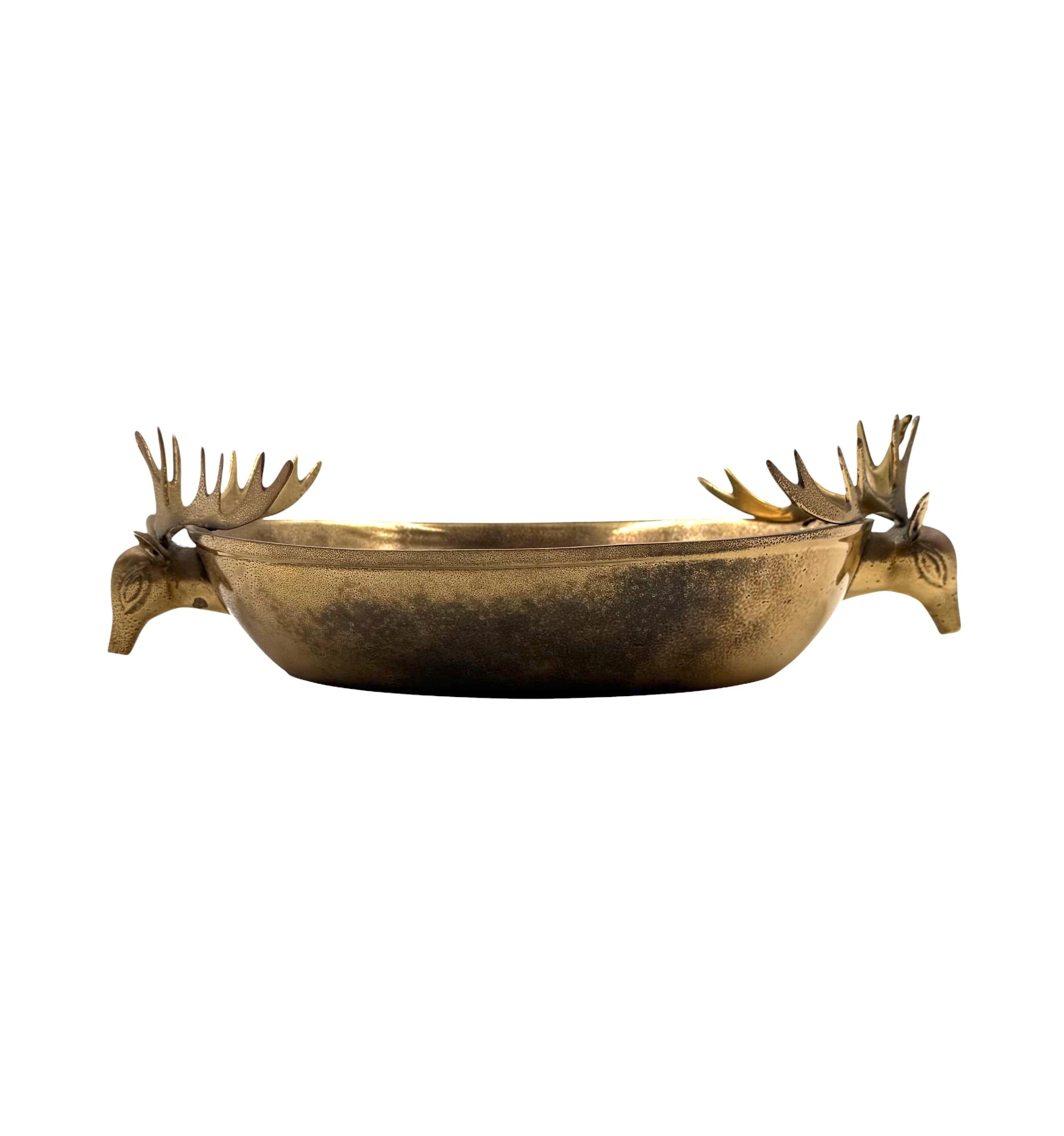Mid-century Modern brass deers centerpiece / bowl, France 1970s In condizioni buone in vendita a Firenze, IT