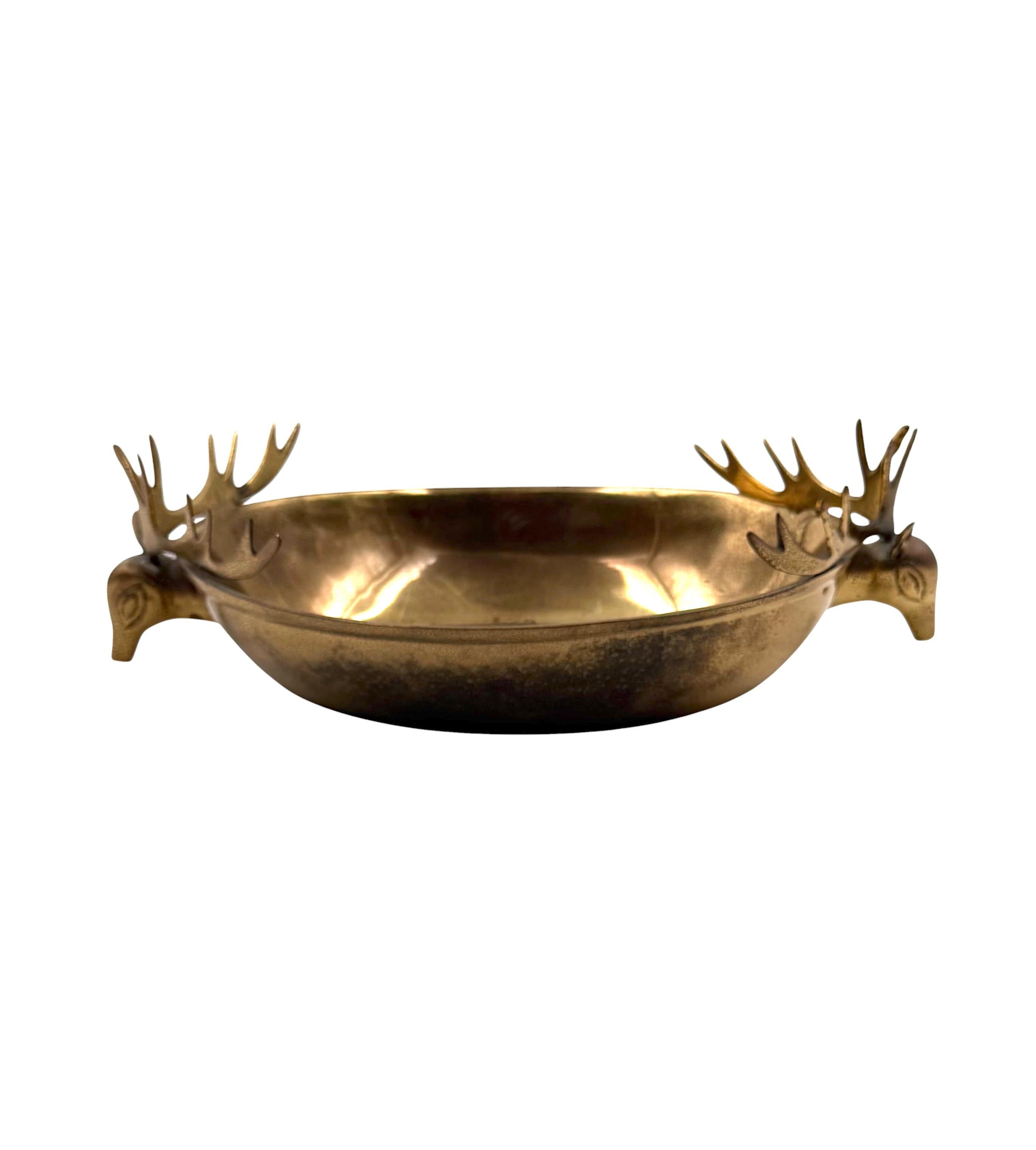 Late 20th Century Mid-century Modern brass deers centerpiece / bowl, France 1970s in vendita