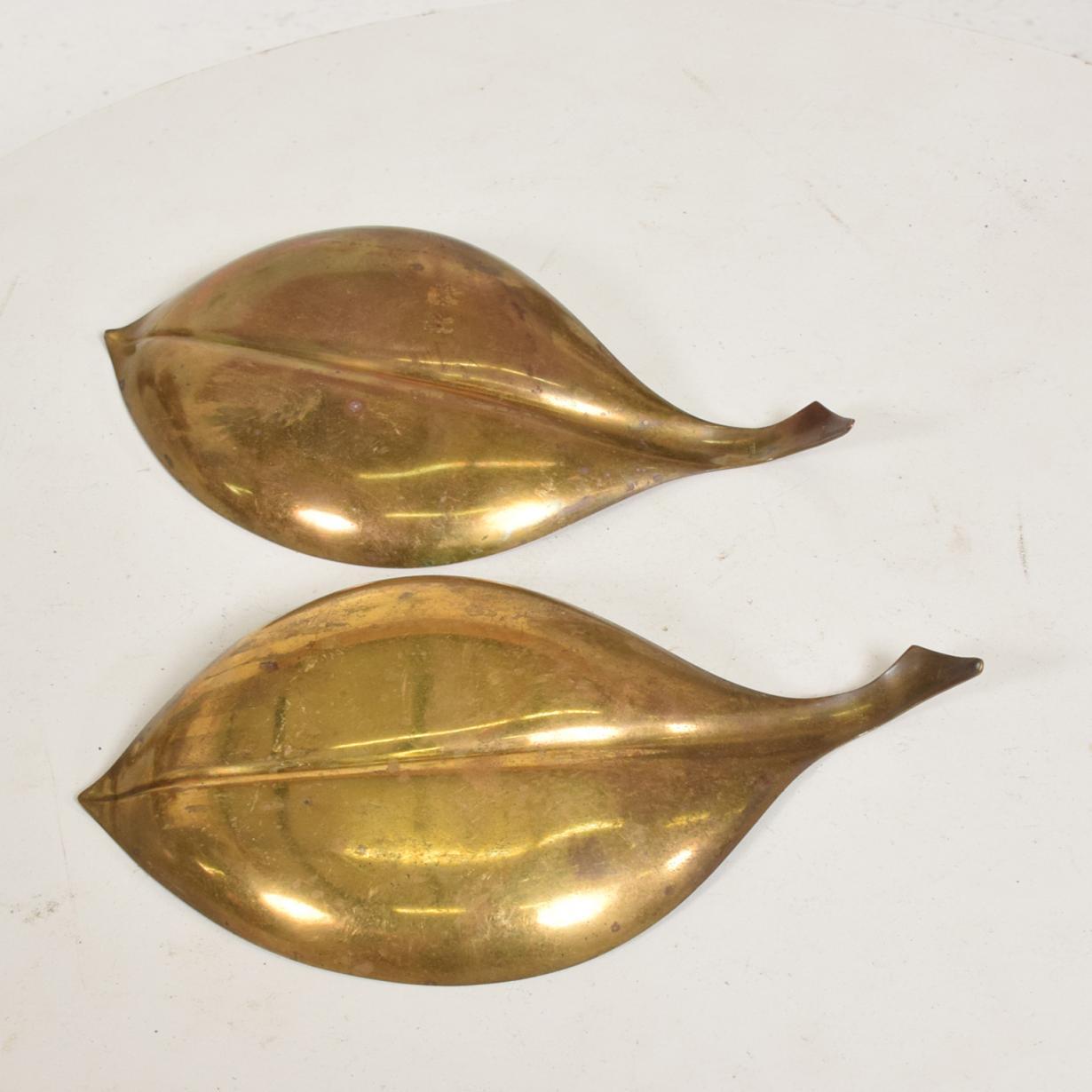 Mid-20th Century Mid-Century Modern Brass Dish Decorative Plates in Brass Leaf Shape