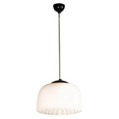 Lustre Globe en laiton, émail et verre de lait gaufré The MODERNITY
