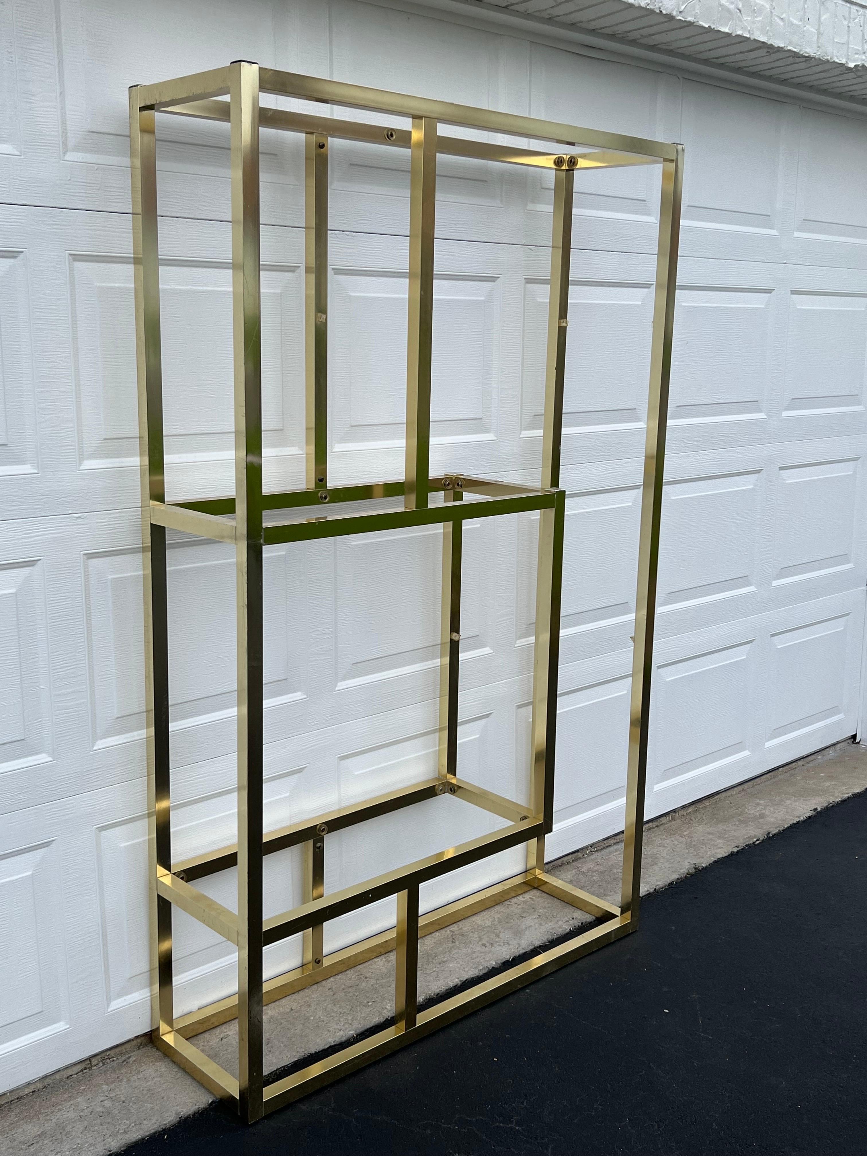 Etagere in ottone del Mid Century Modern In condizioni buone in vendita a Redding, CT