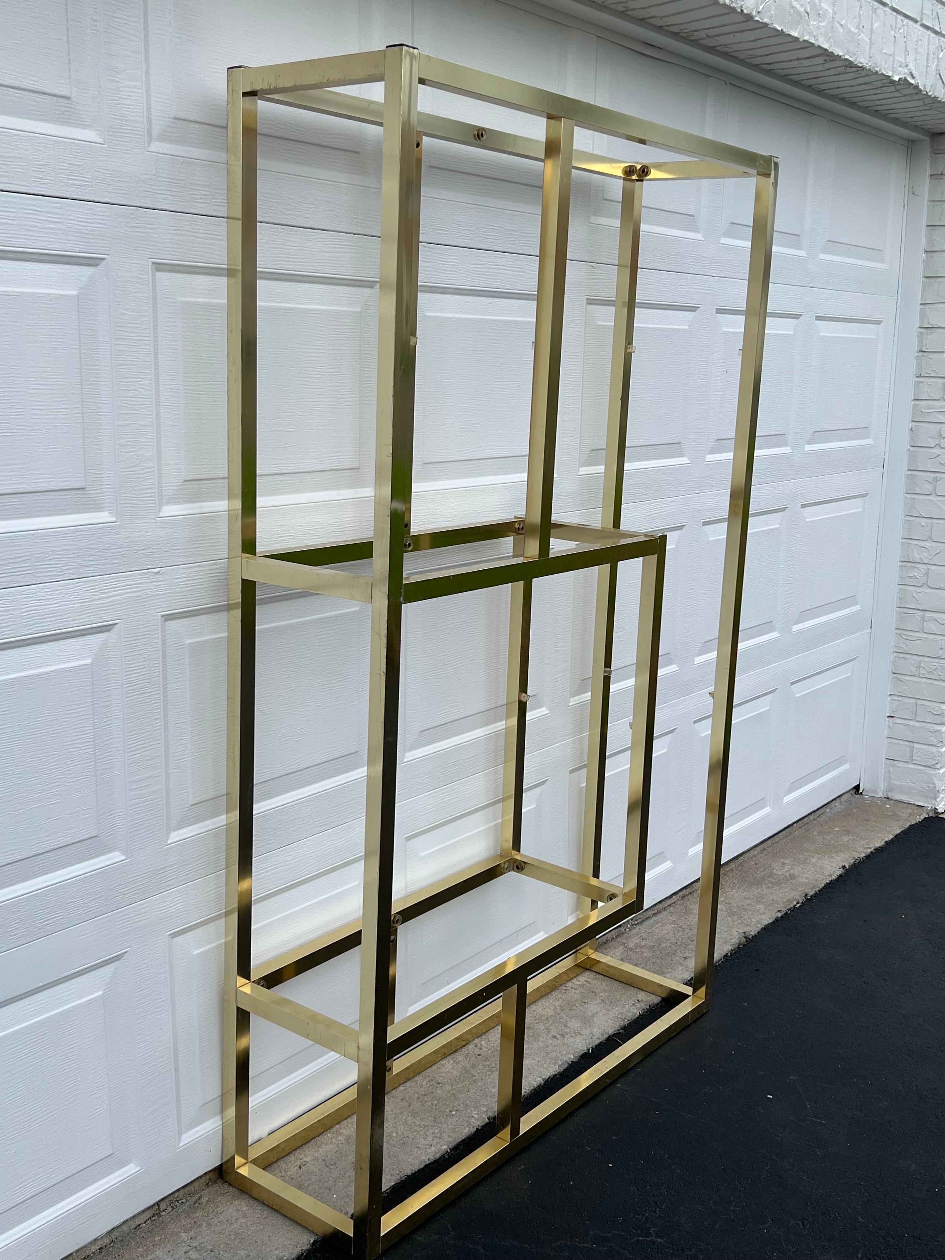 Fine XX secolo Etagere in ottone del Mid Century Modern in vendita