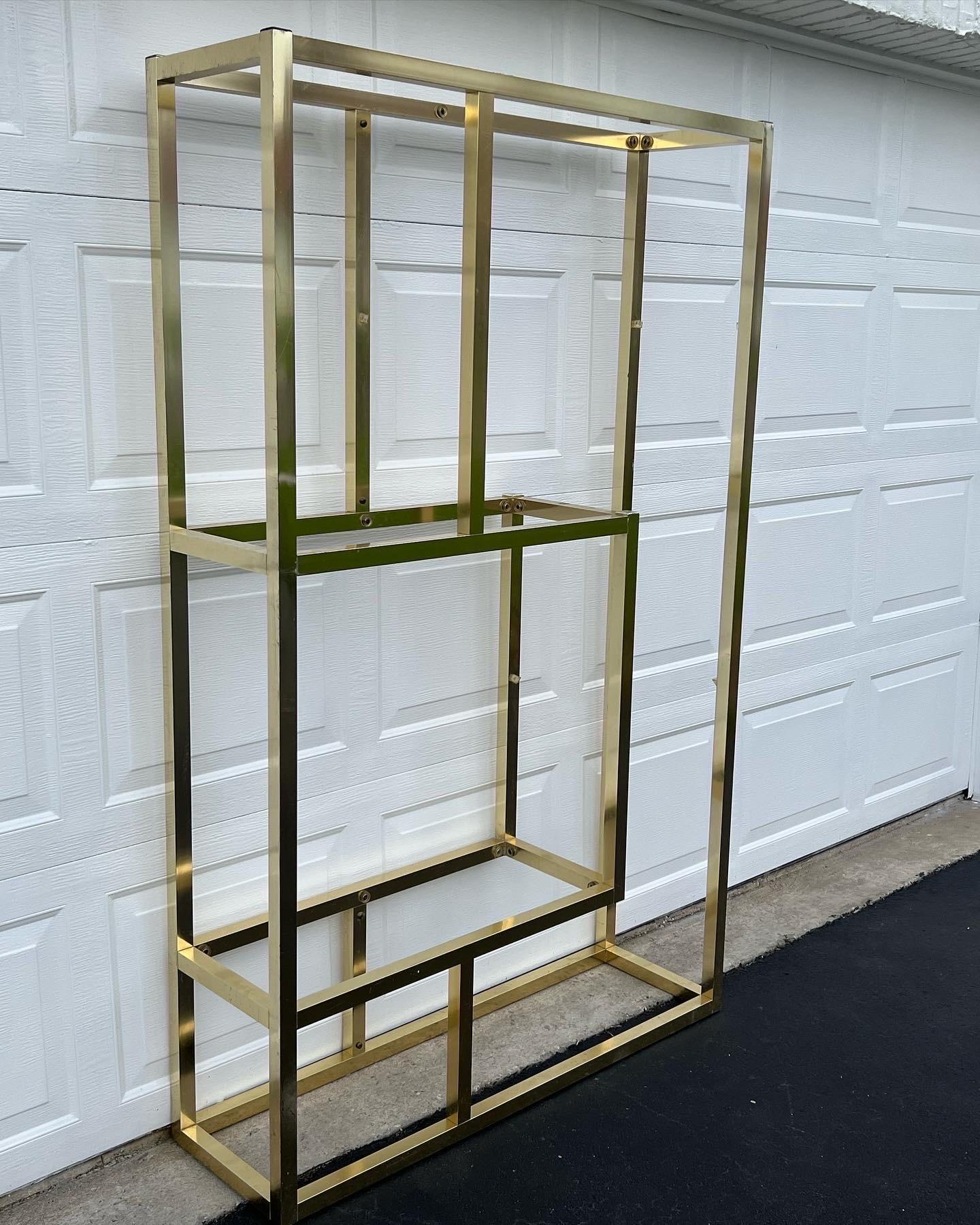 Etagere in ottone del Mid Century Modern in vendita 2