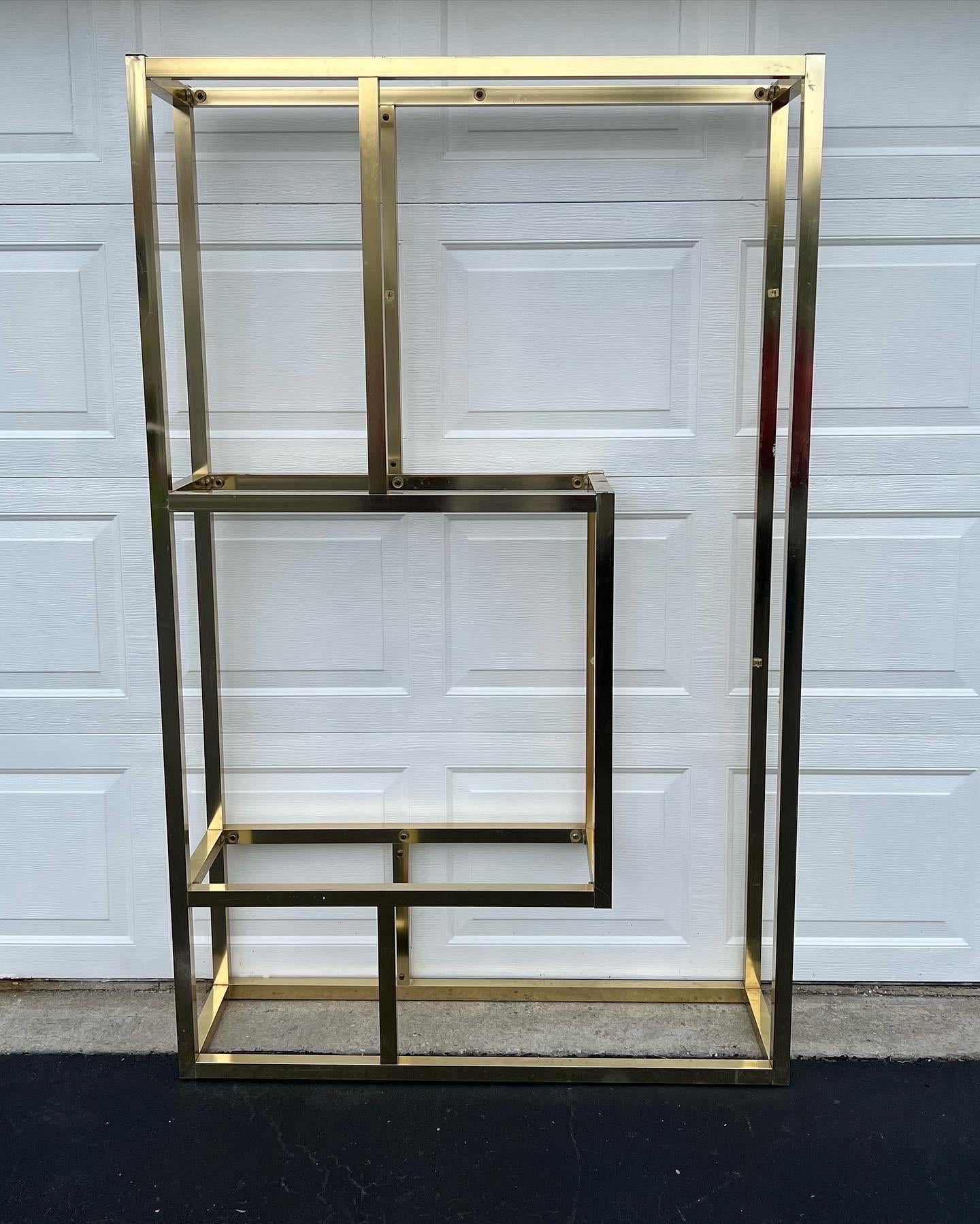 Etagere in ottone del Mid Century Modern in vendita 3