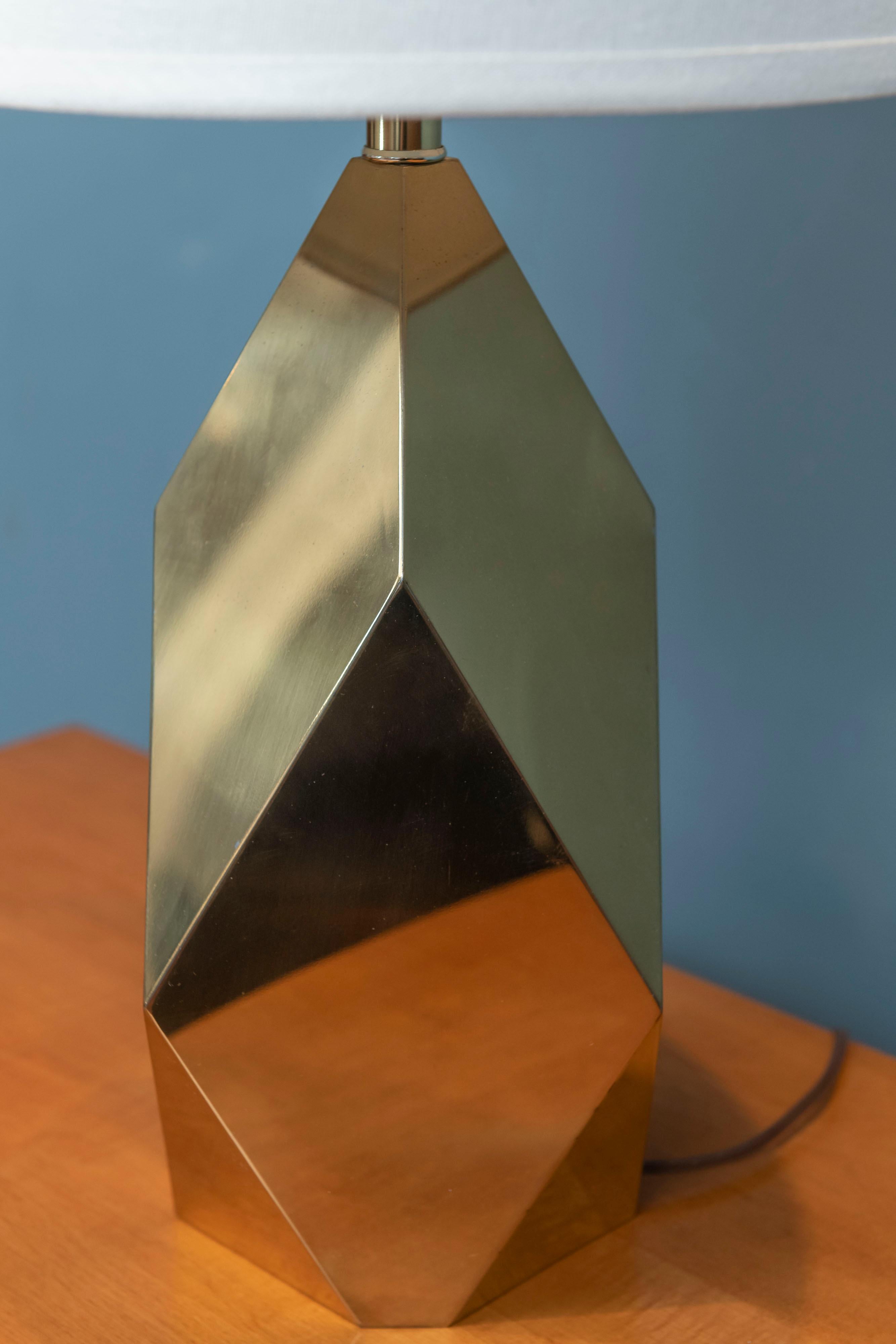 Mid-Century Modern Brass Faceted Lamp In Good Condition In San Francisco, CA